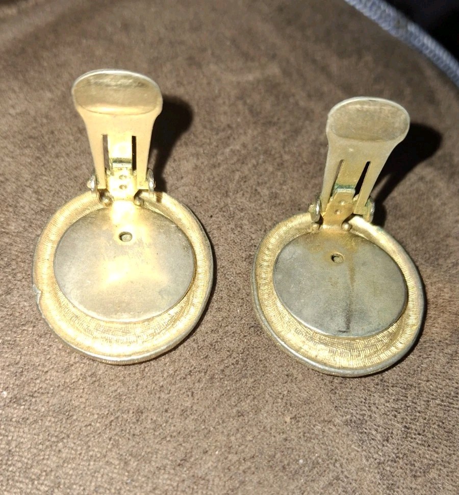Vintage Enameled Metal MCM Woman Playing Lute Oval Goldtone Clip On Earrings