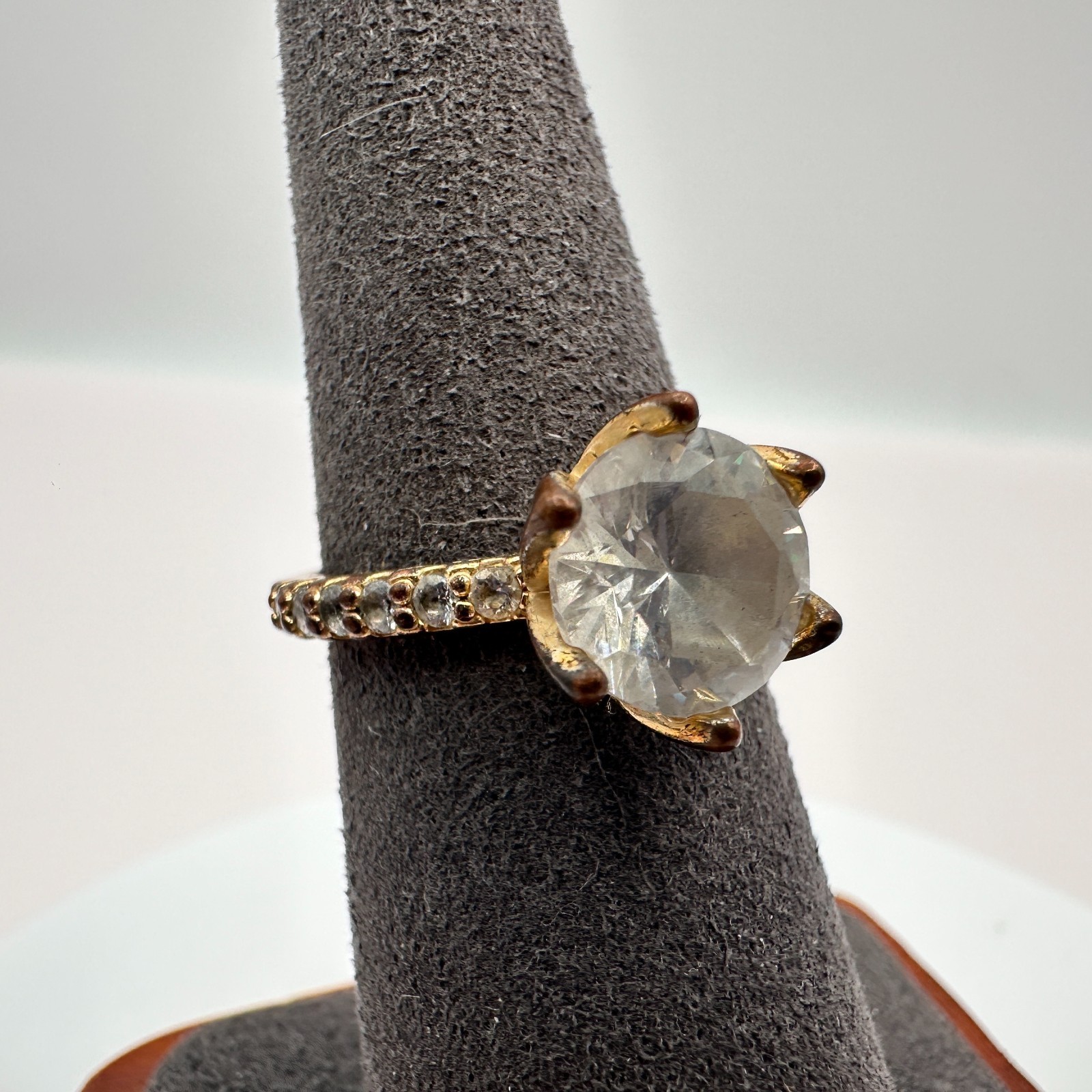 Vintage 90s Gold Tone Solitaire Ring Clear Round Glass Classic Fashion Jewelry
