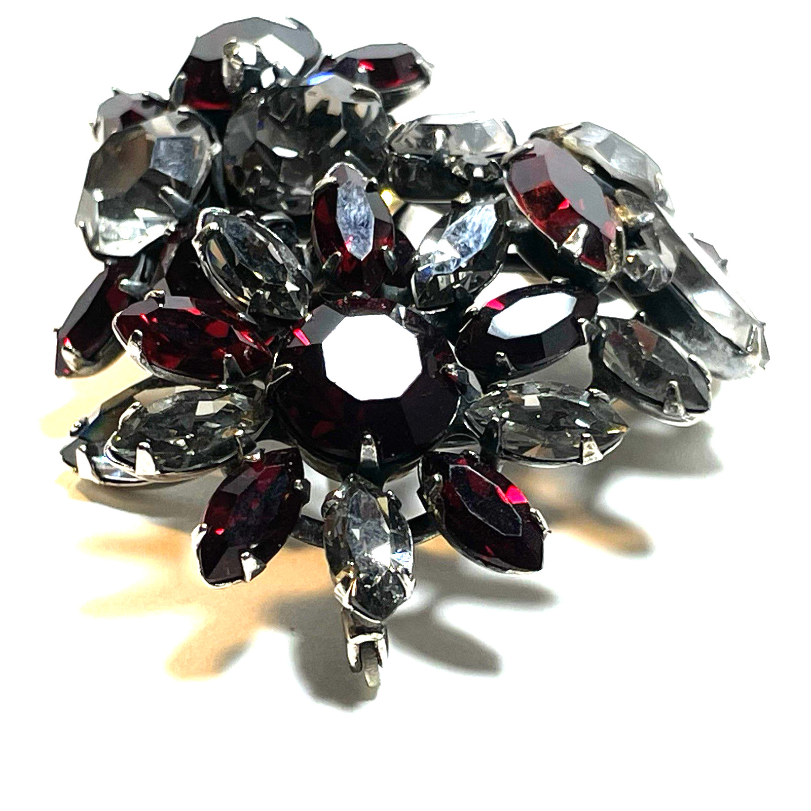 VINTAGE WEISS UNSIGNED SILVER TONE RUBY RED RINESTONE CLUSTER DOME BROOCH