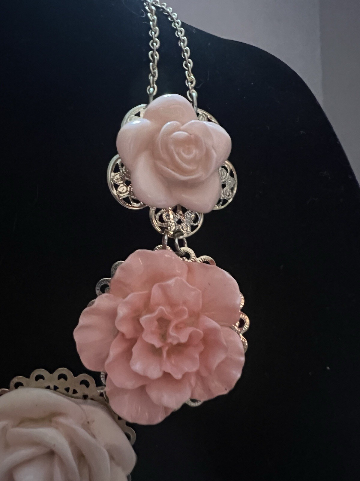 VTG Costume Floral Statement Necklace Featuring Pink/Peach Acrylic Resin Roses