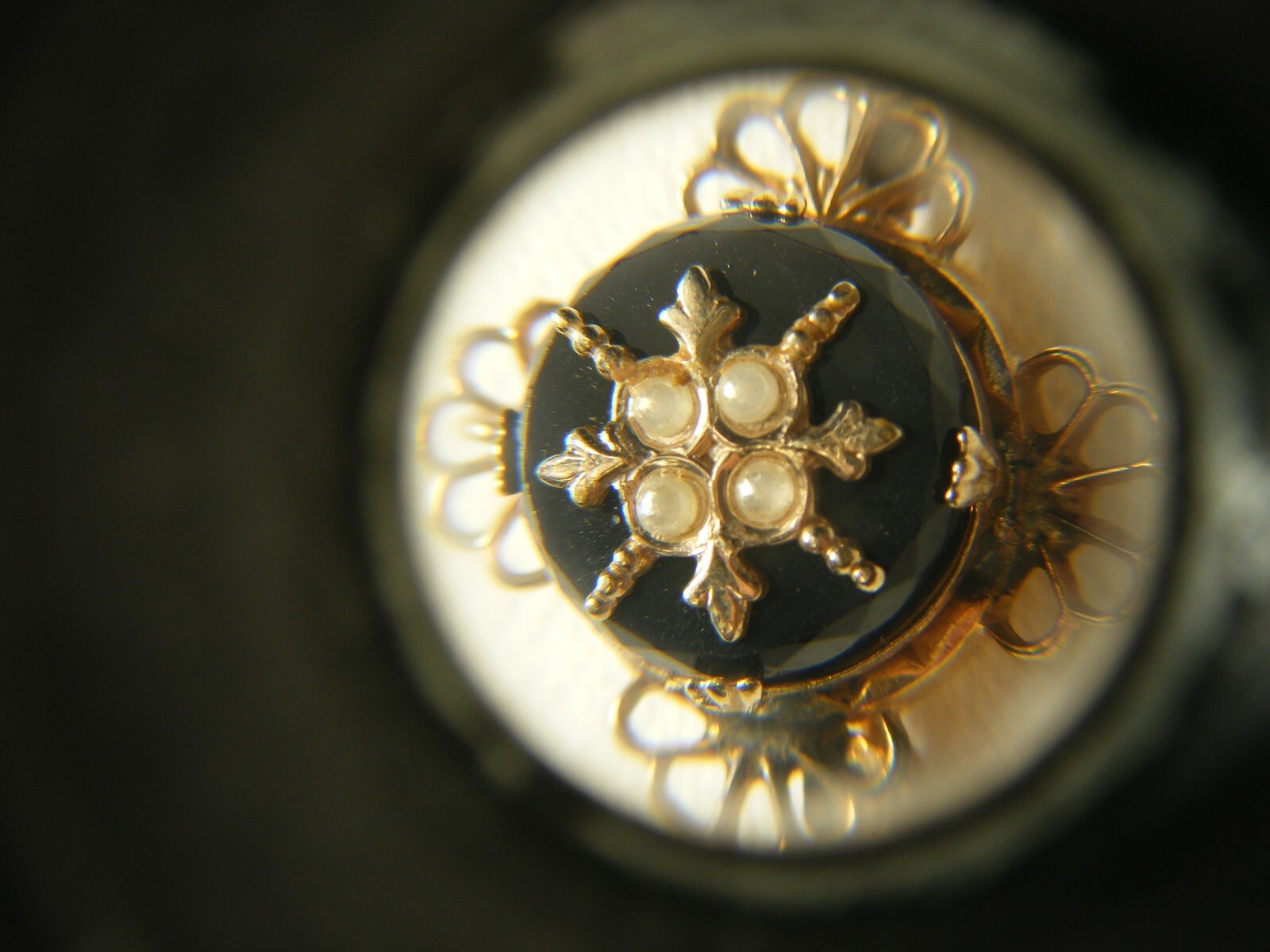 Vintage Victorian Era Style 1″ Pendant Pin Black Cut Stone Seed Faux Pearl