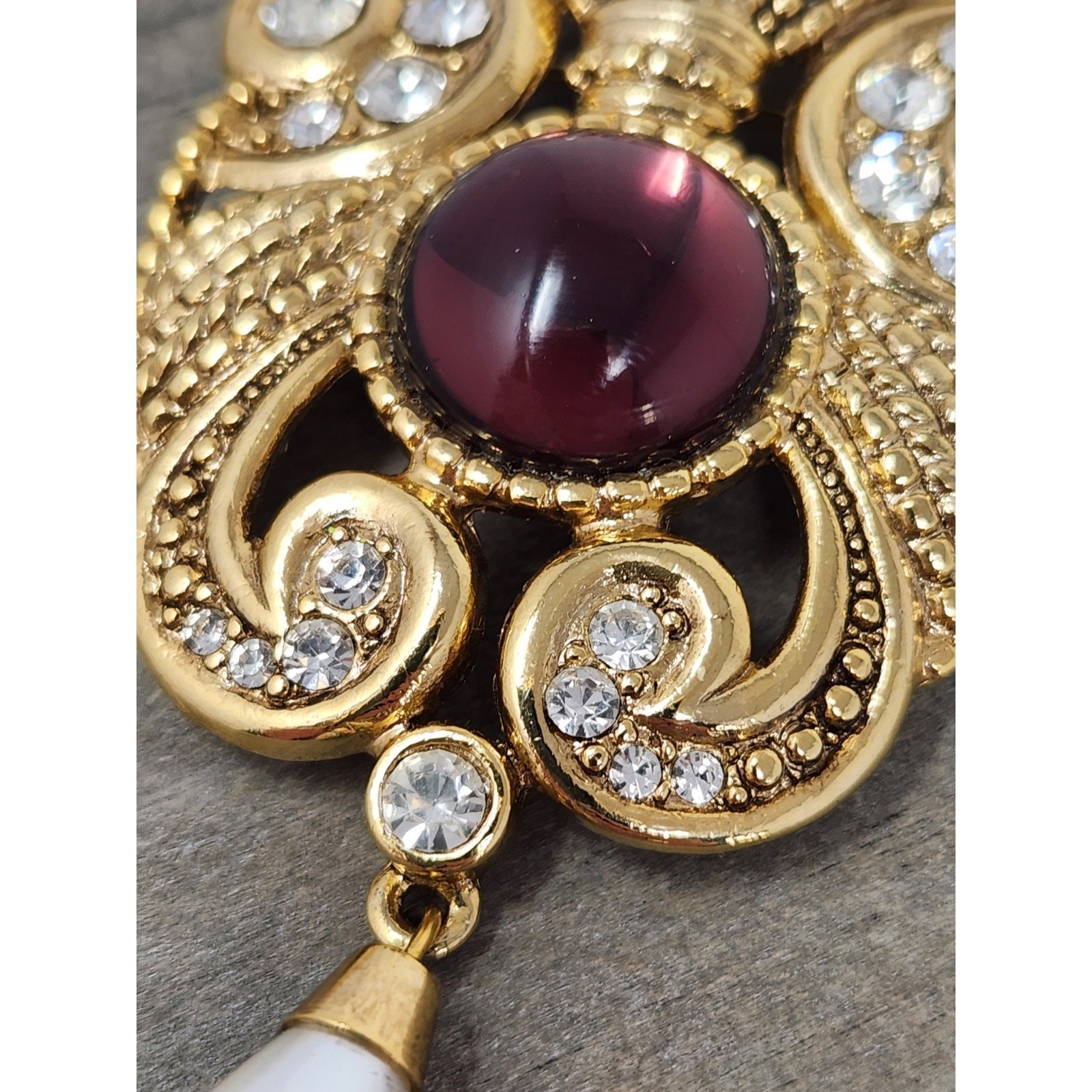Jeff Lieb Purple Cabochon Gold Tone Brooch Pin Rhinestones Faux Pearl Drop VTG