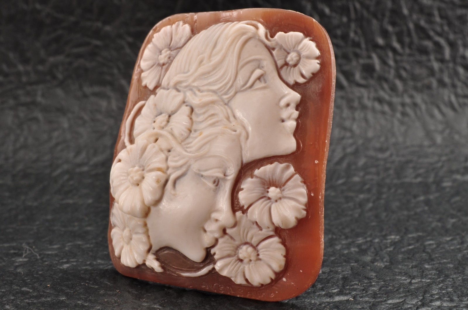 Vintage oval square shell cameo “Girls in Profile” (83.0ct) sign by artist box.