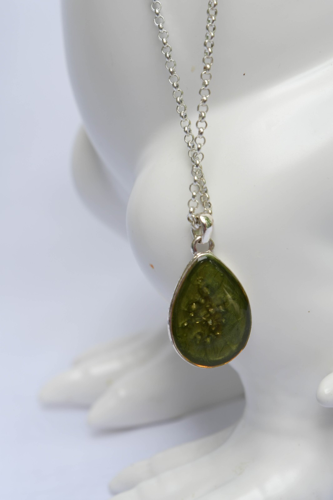 Set of 2 Vintage 90’s earth toned green, brown, gold pendant necklaces
