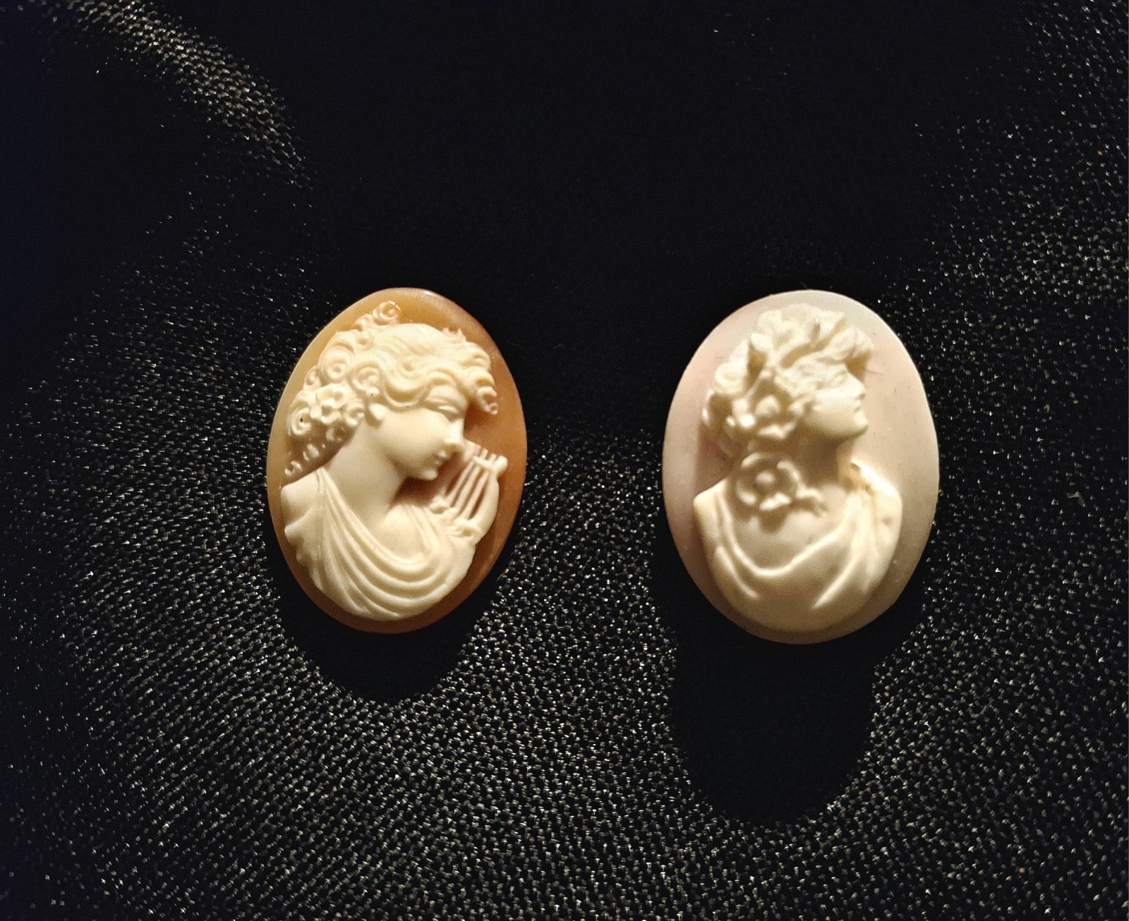 Set of 2 Vintage Shell Oval Loose Cameos Beige Cream Classical Female Profile
