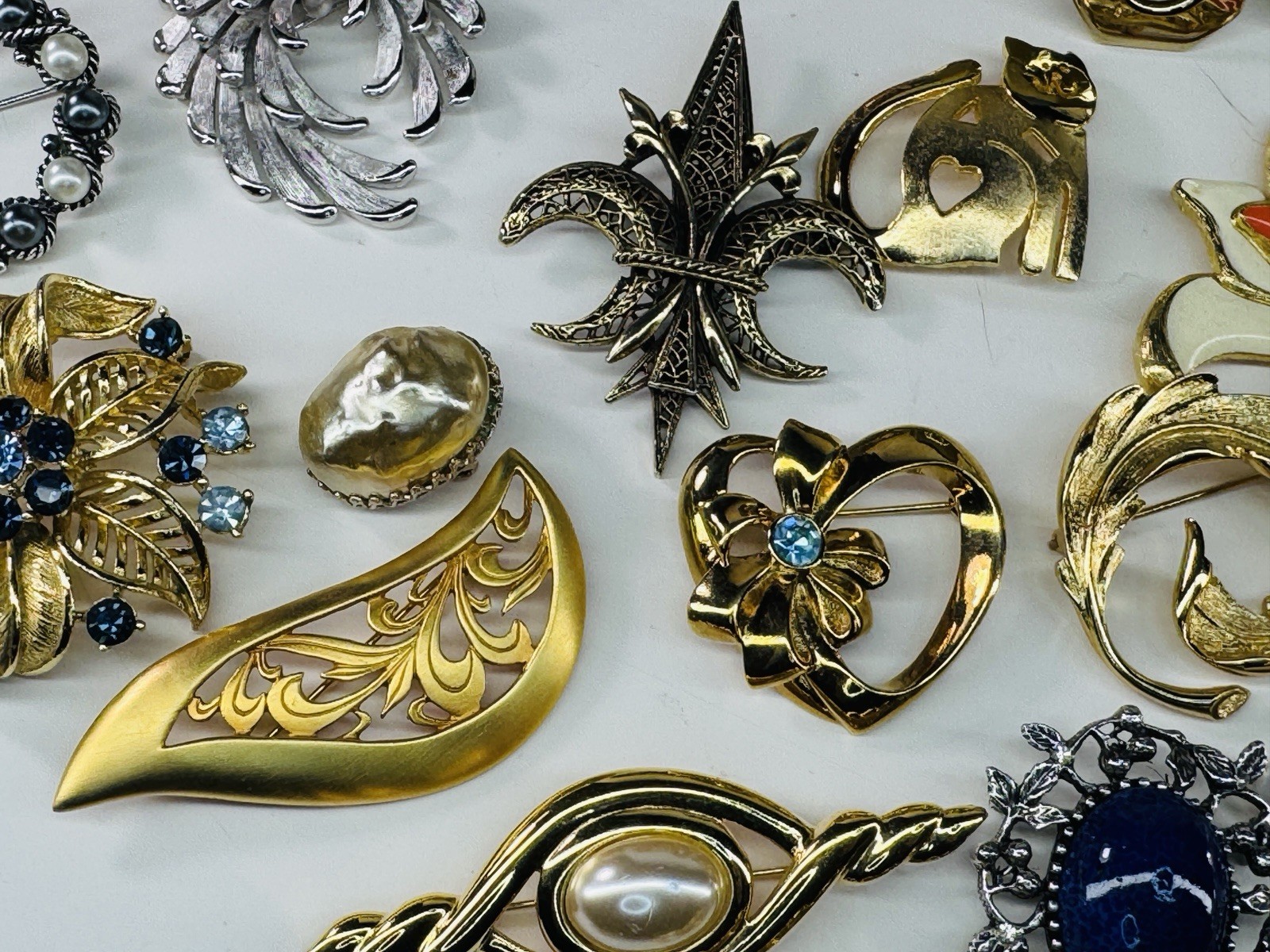 Antique Vintage Jewelry Large Lot Signed Weiss Lisner Coro Avon Trifari Kramer