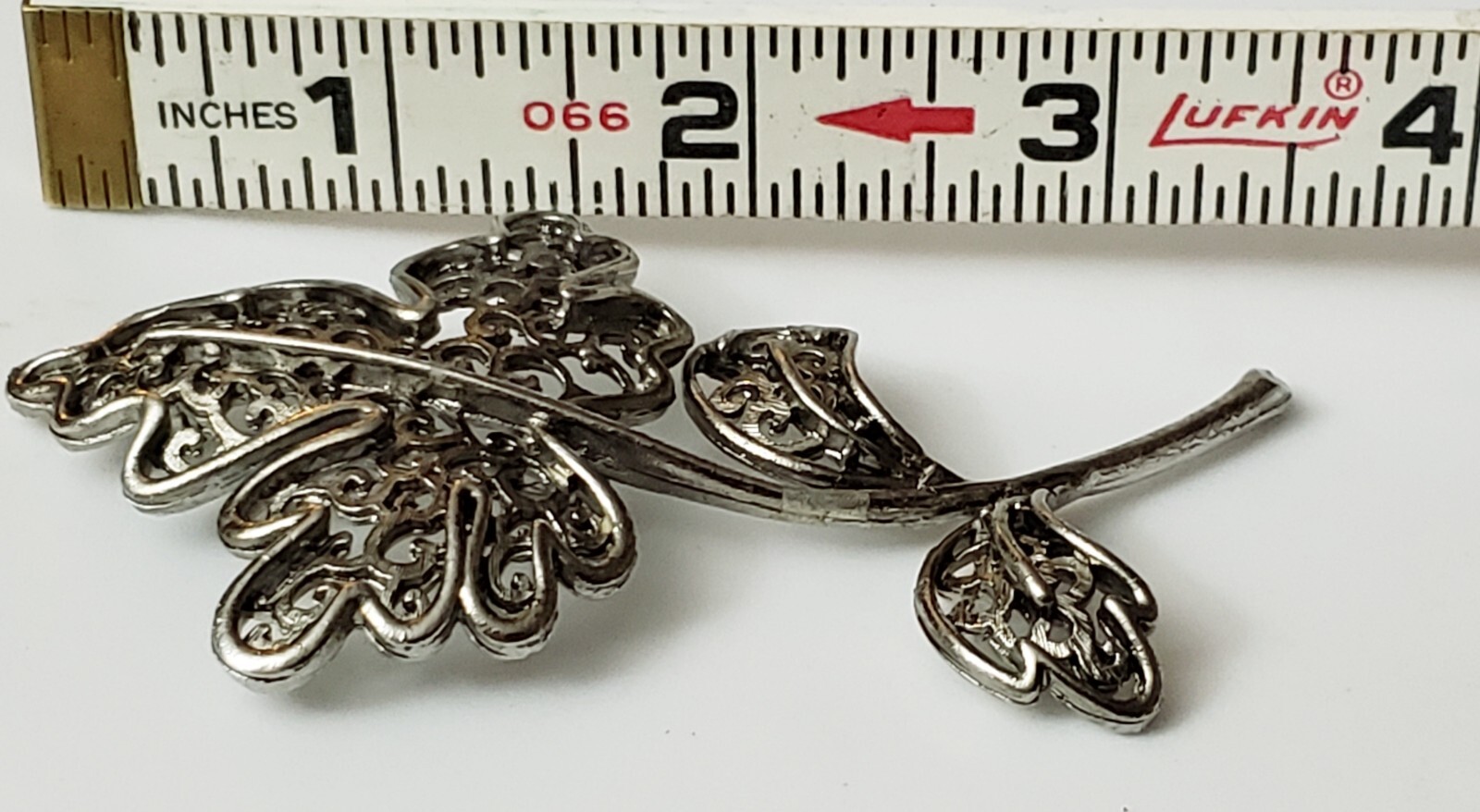 Vintage Silvertone Silver Pewter Tone Leaf Plant 3 1/2 x 2 Inch Brooch Pin