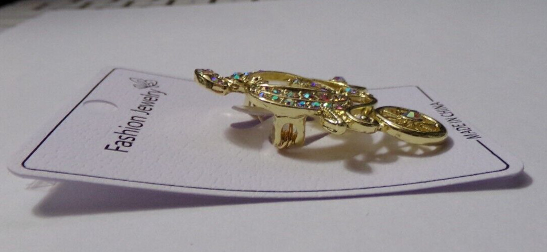 Sequin Rhinestones & Yellow Gold Tone Cinderella Carriage Brooch Pin – New