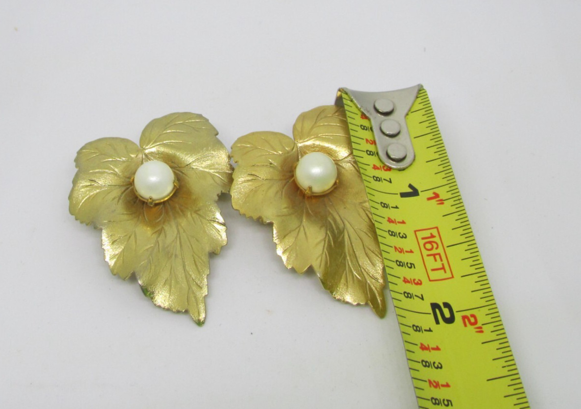 Vtg Sarah Coventry Leaves & Pearl Brooch Earring 4 Brooches 1 set clip earrings