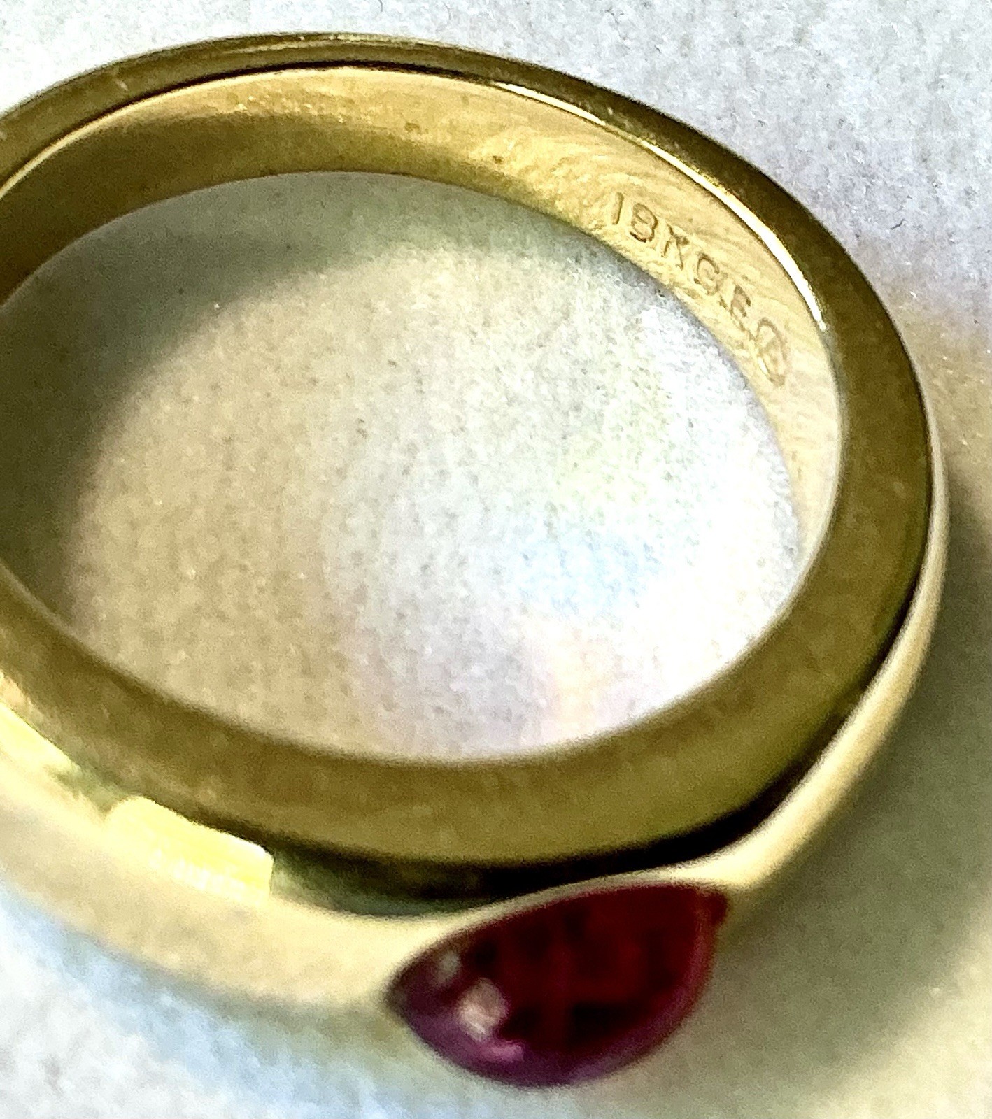 Vtg 18KGE Gold Ring w/ Red Gem Cabochon Sz 7 Stackable Band Mogul Style Jewelry