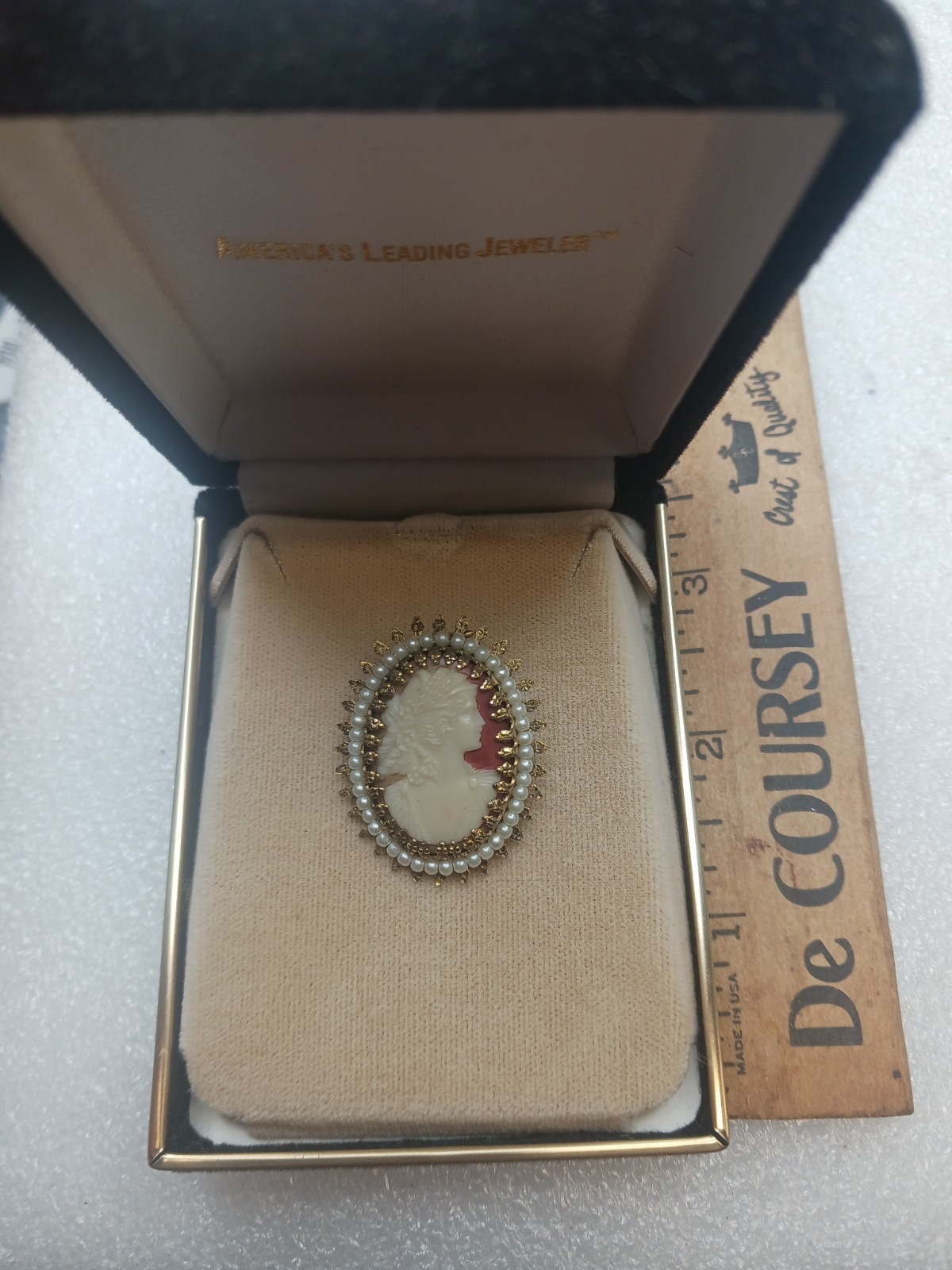 Vintage Cameo Brooch Old Antique Ladies Jewelry Pendant In Box