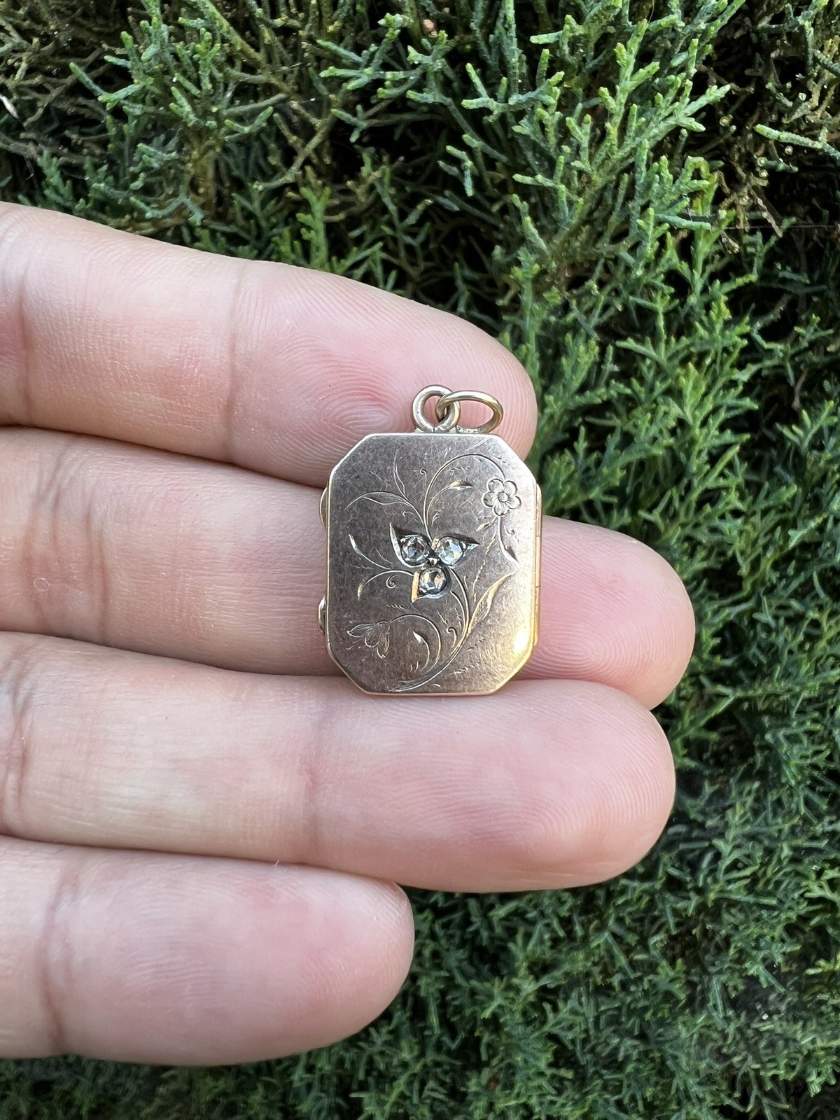 GORGEOUS Antique Victorian 10K Gold rose cut diamond Locket