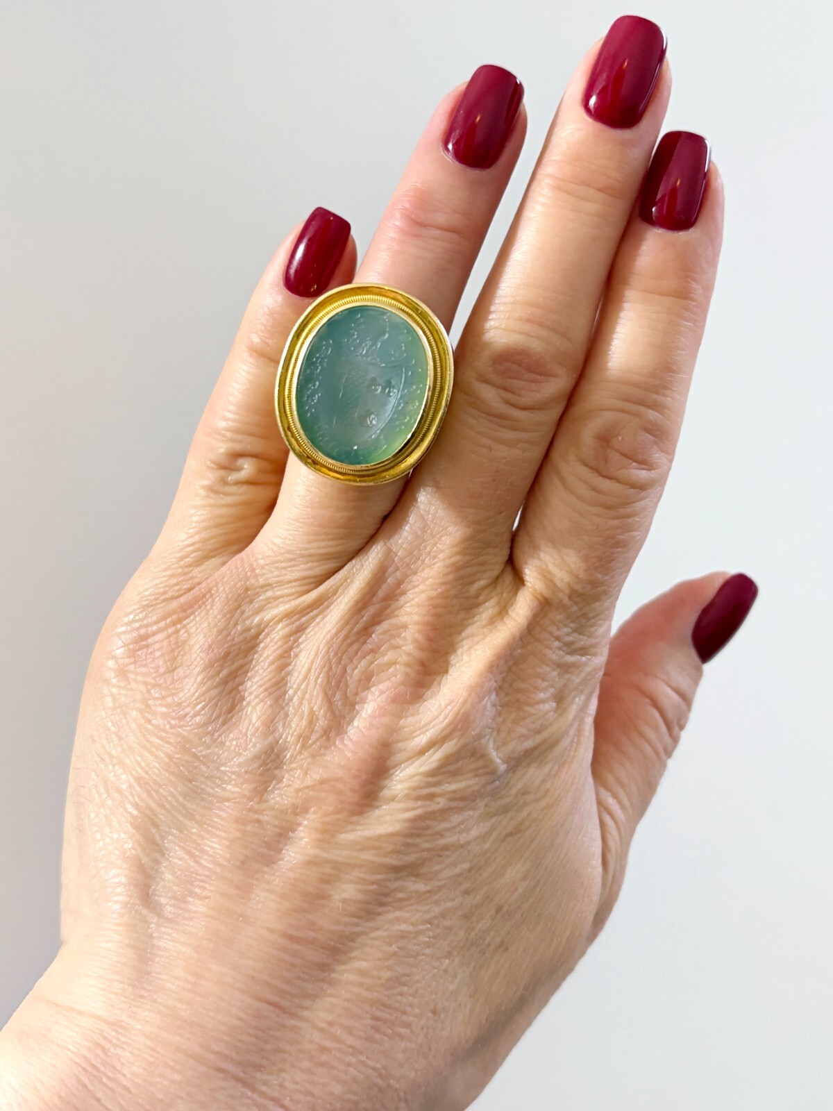 Vintage 18K Coat of Arms Chalcedony Intaglio “NE DESPERES” Seal Signet Ring |37g