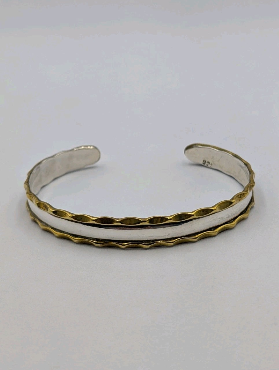 Vtg Sterling Silver & Brass Plated Scalloped Edge 2-Tone Cuff 925 Bracelet – 7″