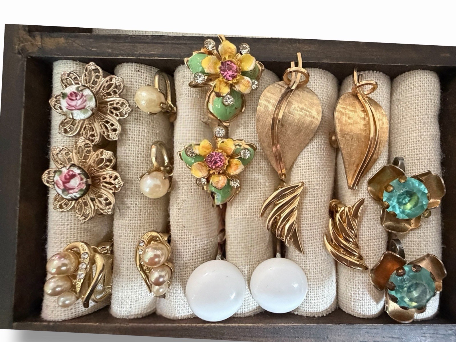 Vintage SCREWBACK EARRING Mixed Lot 8 Pair Textured Gold Enamel Faux Pearl +