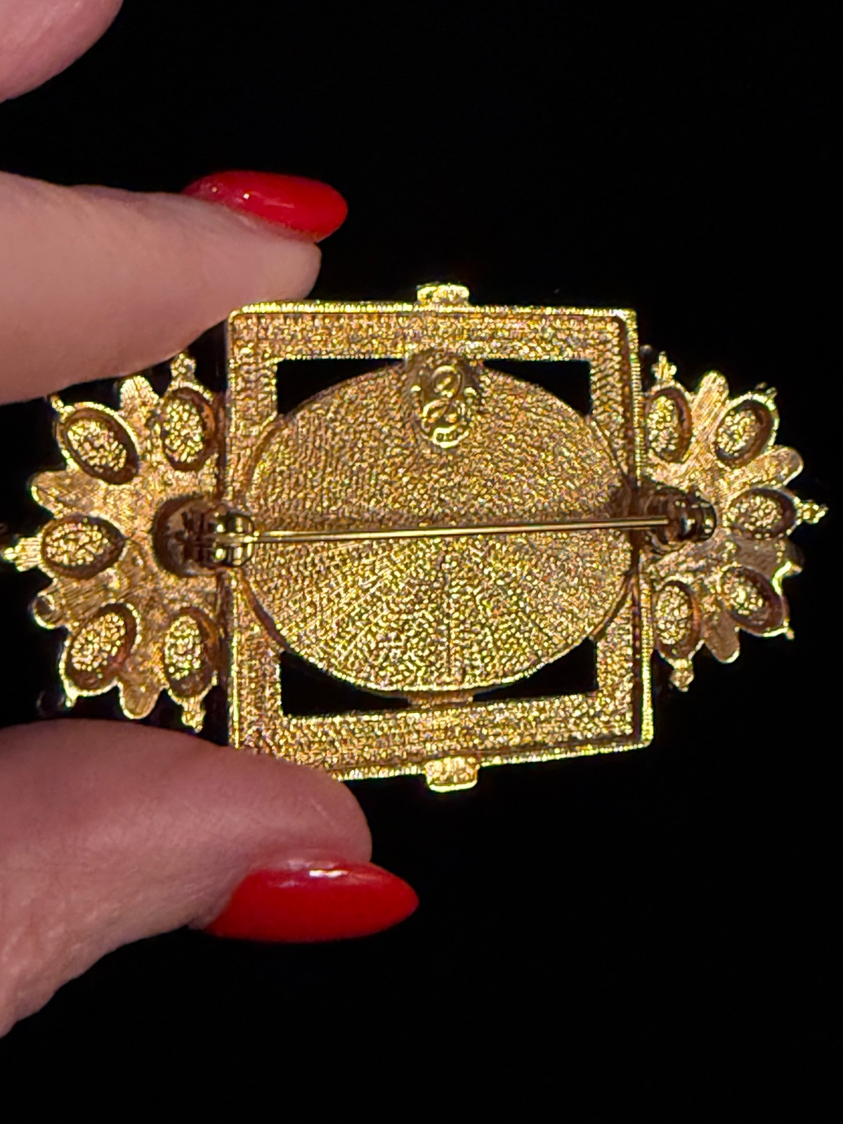 Vintage 1995 Elizabeth Taylor for Avon brooch pin pink cabochon with rhinestones