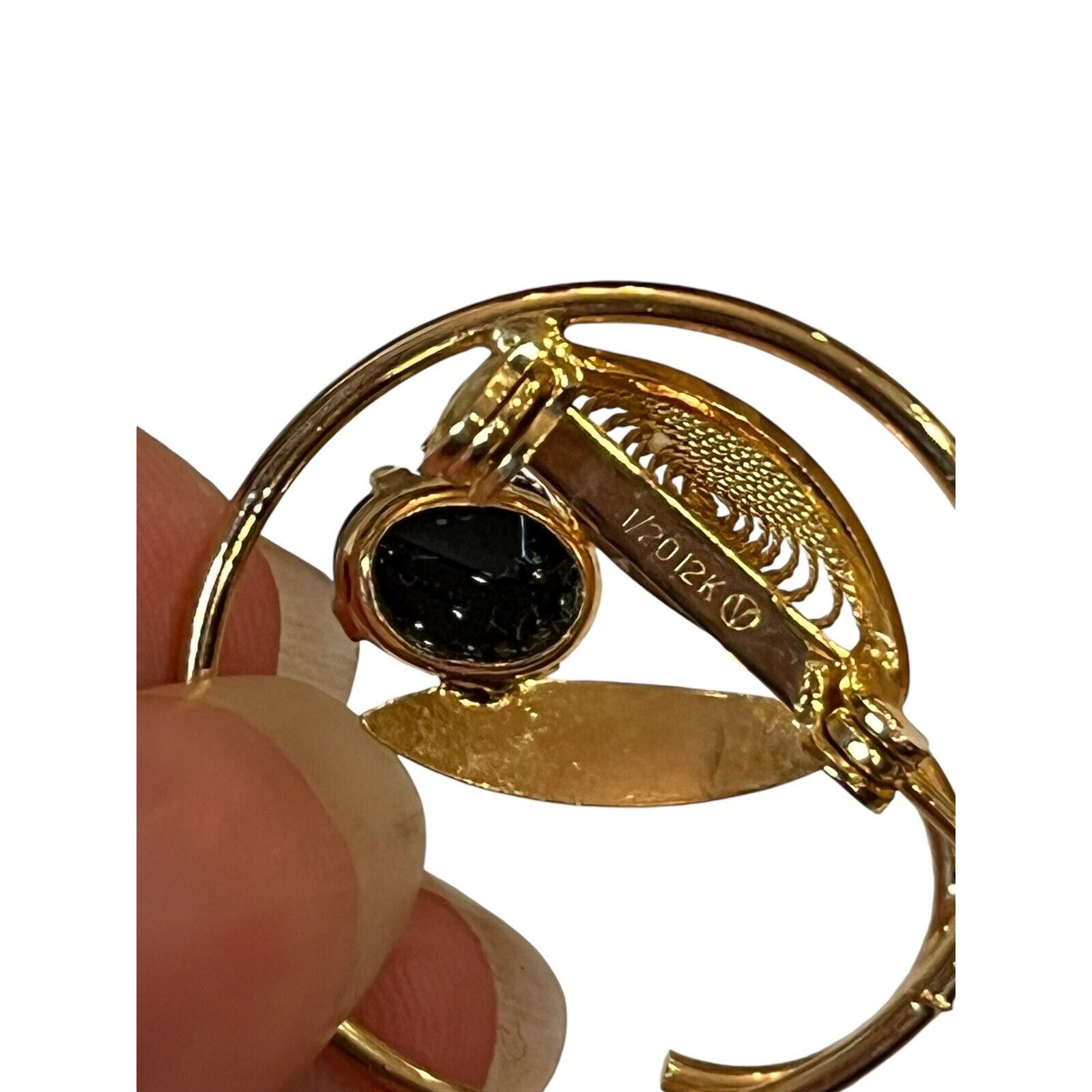 Vintage 1/20 12K Yellow Gold Black Onyx Brooch Pin 1” Diameter Flower Filigree