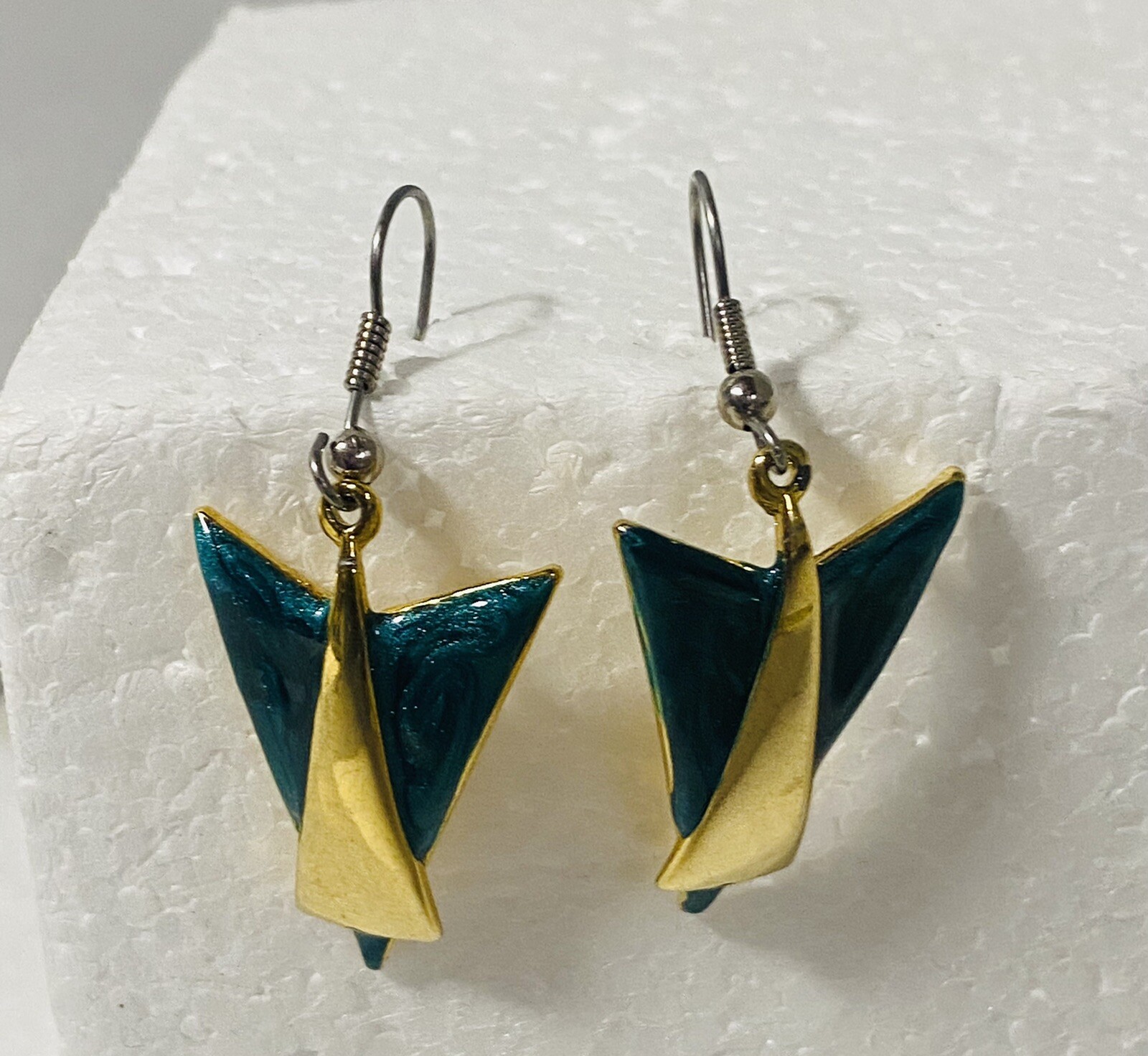 Green Gold Enamel Drop Dangle Wire Earrings VTG