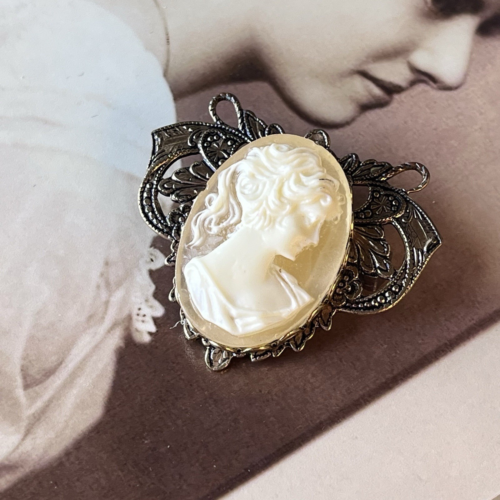Vintage 1.5” Molded Cameo Brooch – Reproduction – Victorian Style – Y2K Era