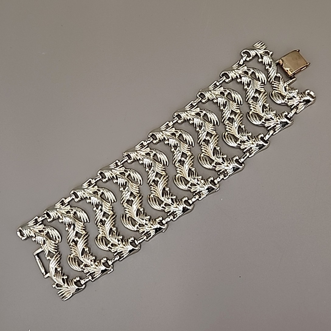 Vintage Charel Wide Bracelet Openwork Leaf Bar Link Gold Tone 7″