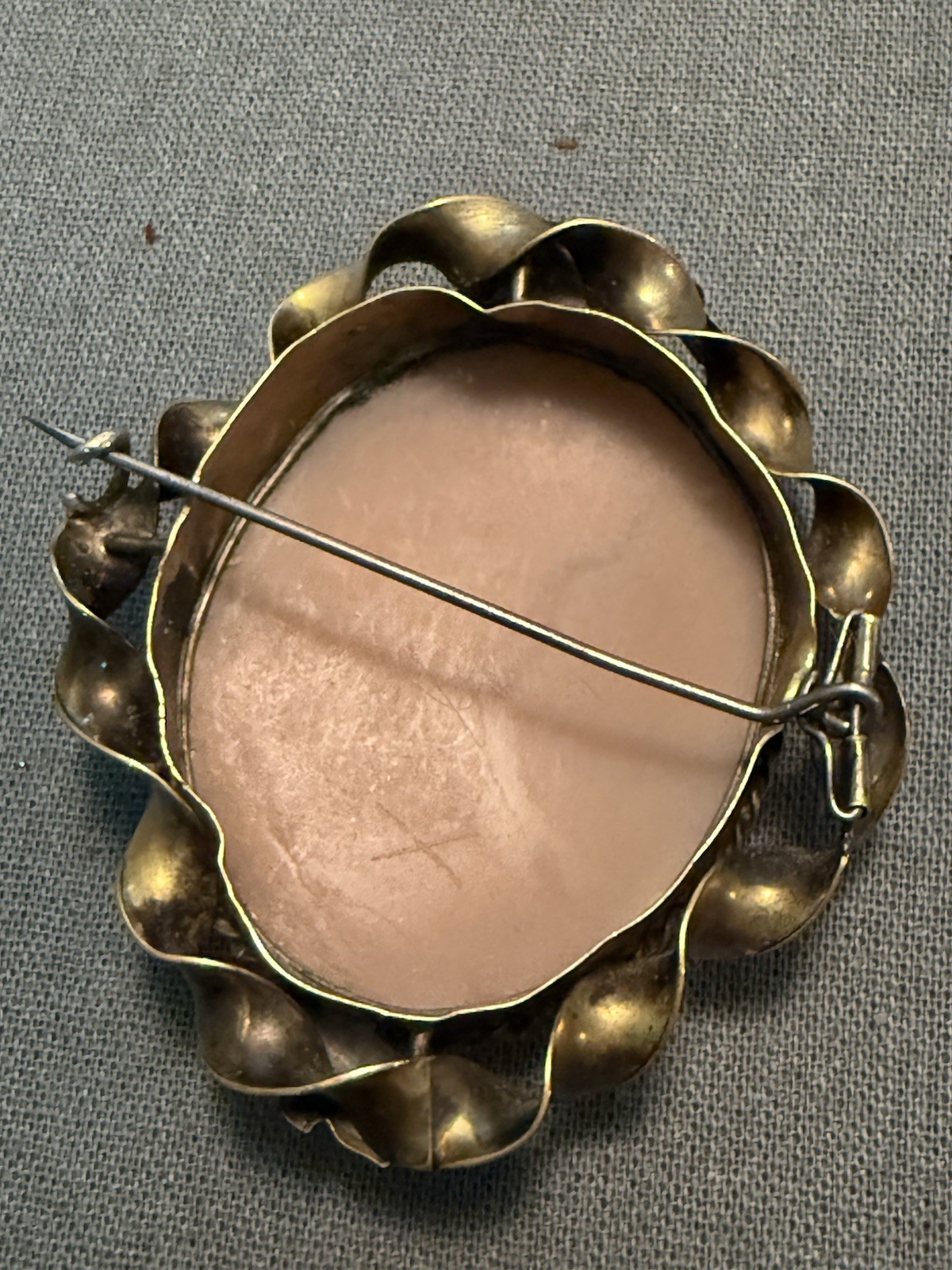 VTG ANTIQUE ROLLED GOLD & CAMEO 2 1/4” Pin/ Brooch- Costume Jewelry