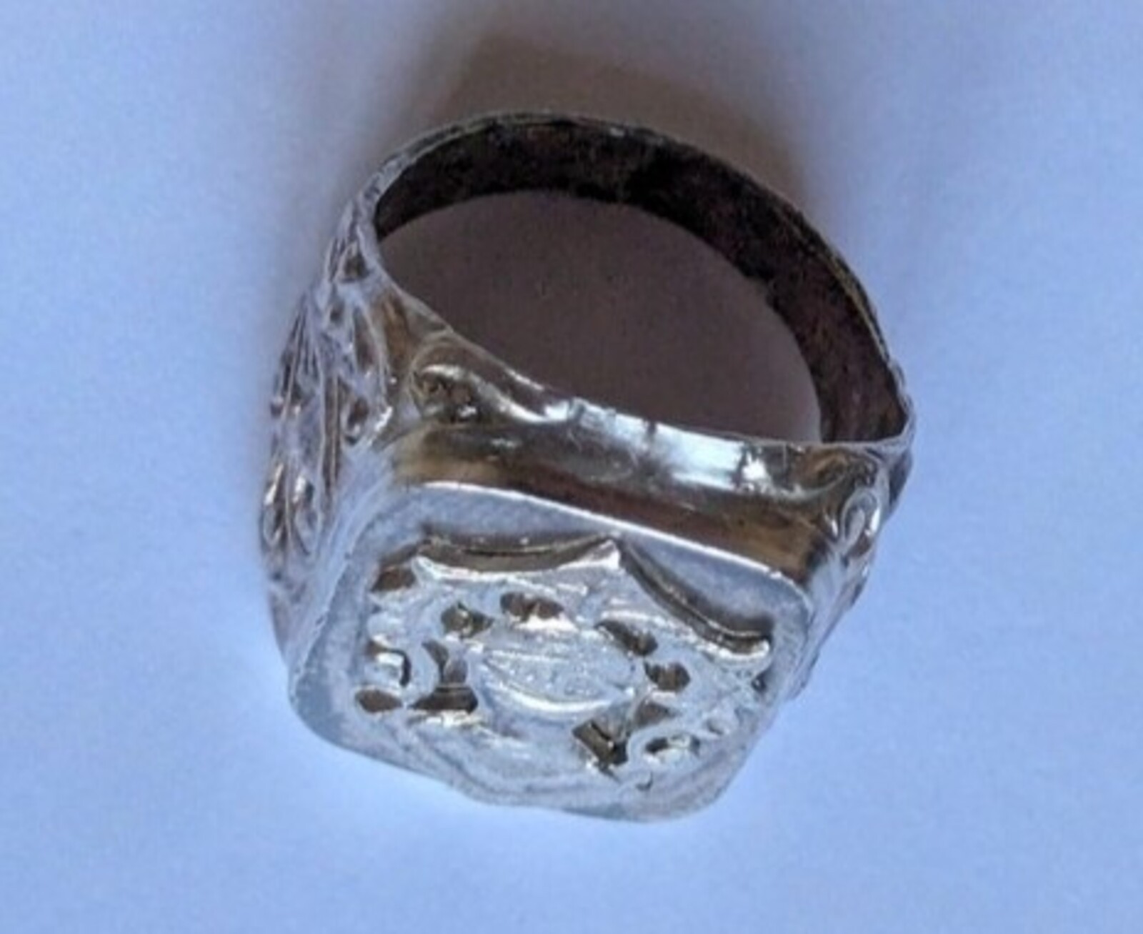 Vintage men’s signet ring sterling silver 925 Size 9.5 Weight 8.94 g. Knight.