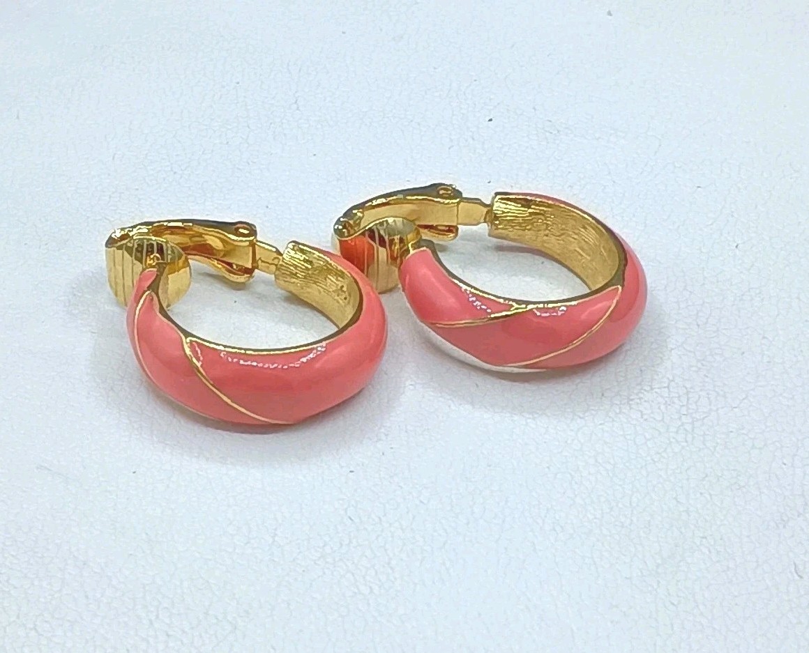 Vintage Hoop Clip On Earrings Coral Enamel Gold Tone Stripe .75″