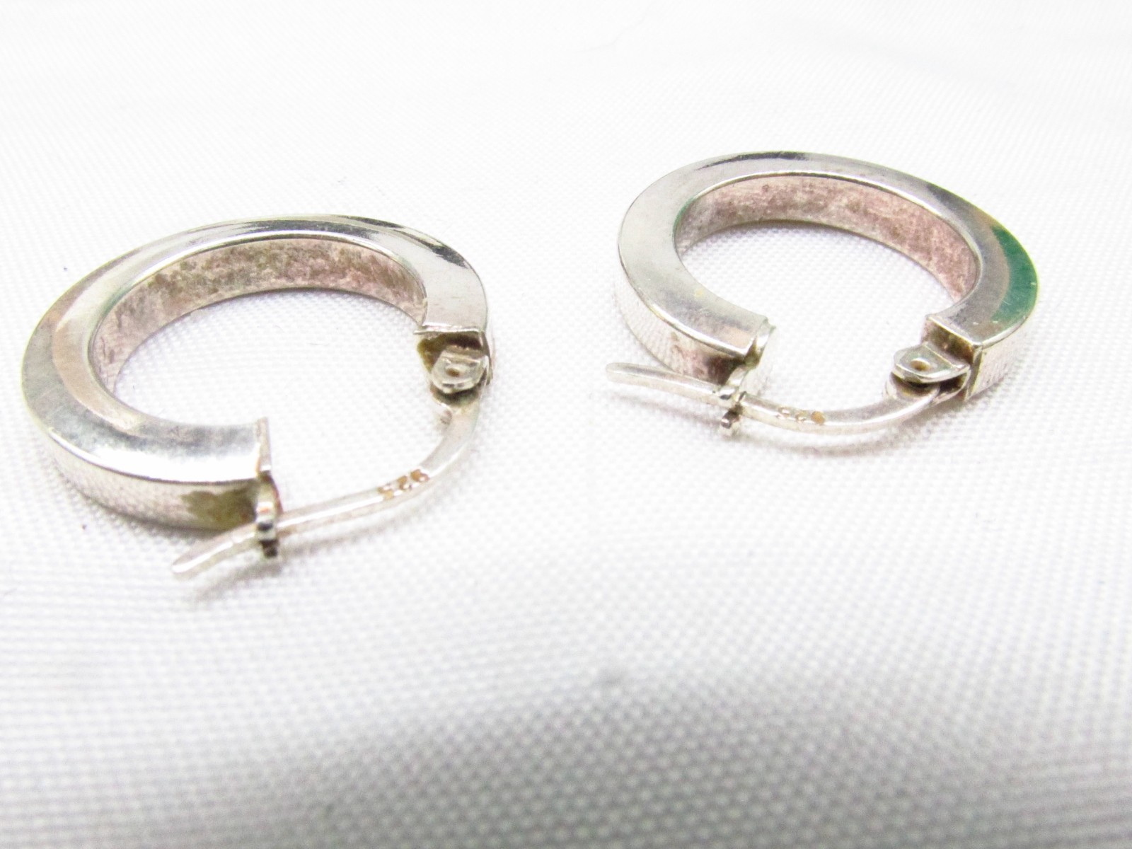 Stunning Sterling Silver Hollow Hoop Pierced Earrings .75 Inches Wide #544