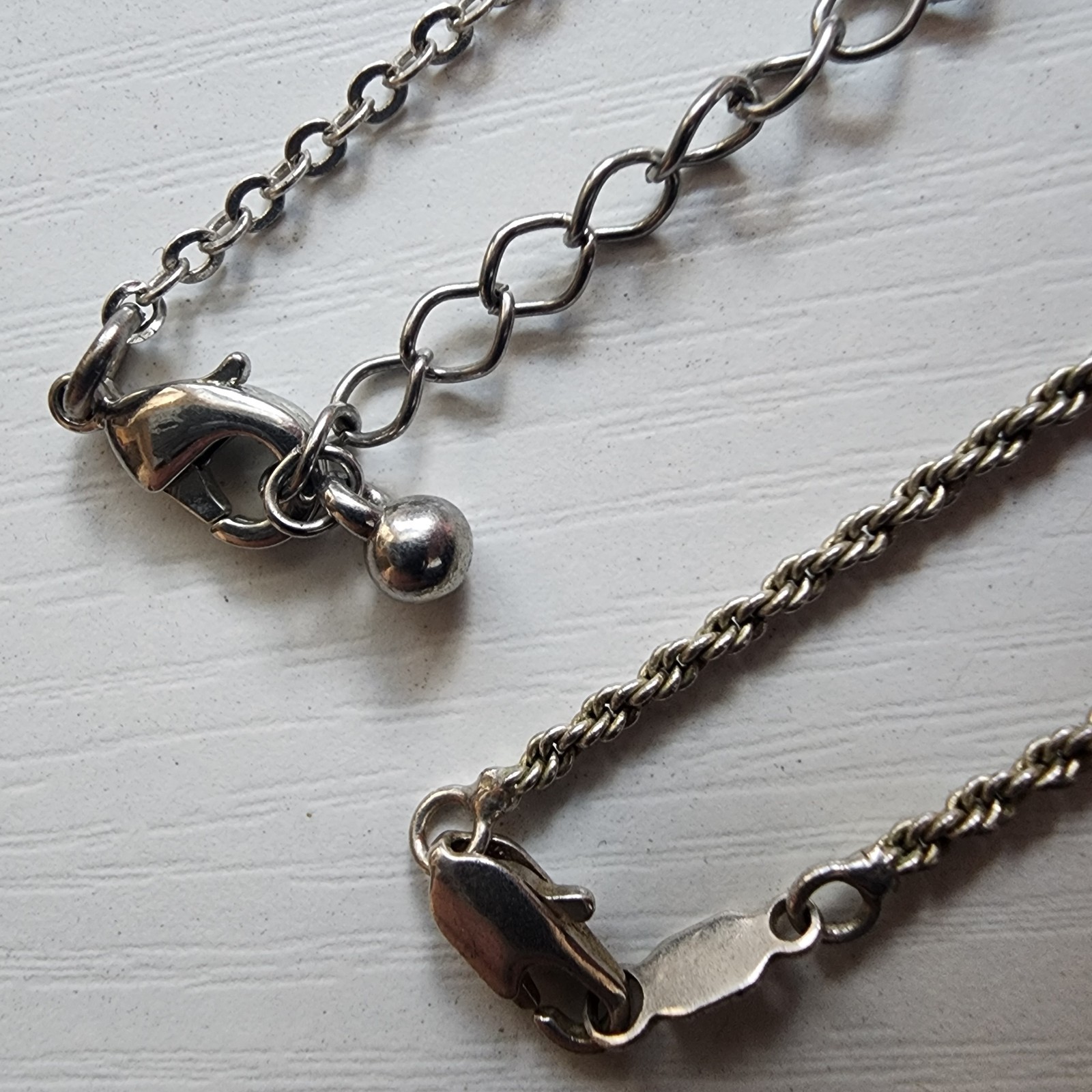 Set Of 2 Silver Toned Necklaces Twisted Rope And Link Chain Vintage 19″ 16″ Inch
