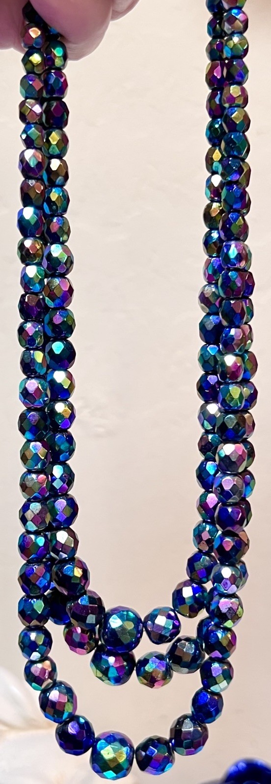 BEAUTIFUL Vintage Iridescent Sparkling Black Peacock Bead 3 Strand Necklace