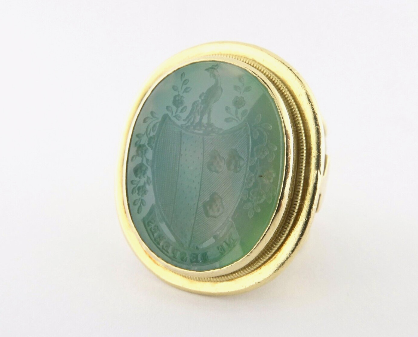 Vintage 18K Coat of Arms Chalcedony Intaglio “NE DESPERES” Seal Signet Ring |37g