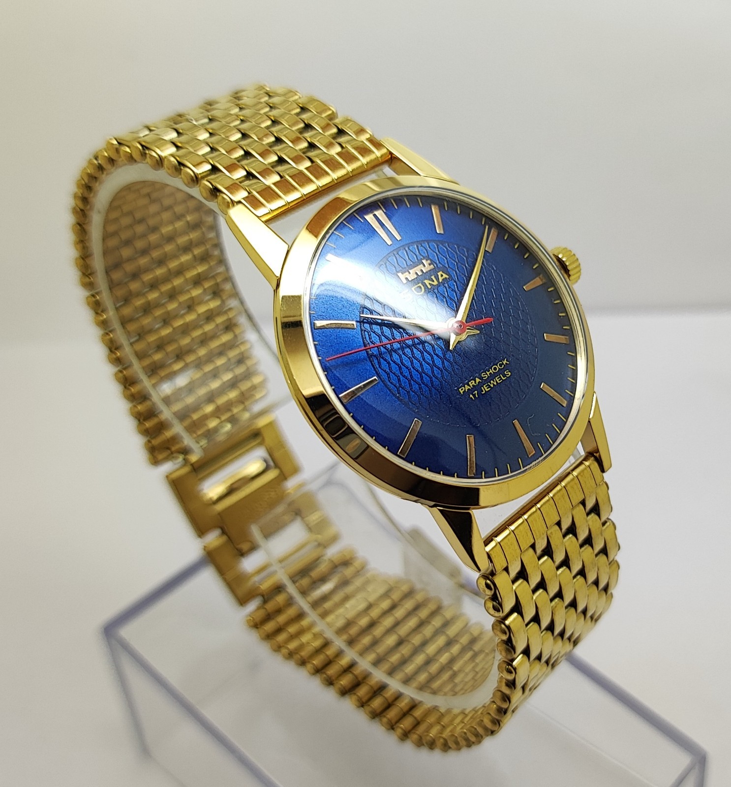 Vintage Hmt Sona Blue Dial 17 Jewels Para Shock Mechanical hand winding Watch