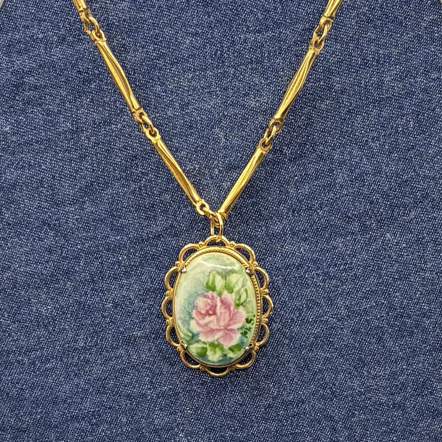 Vintage Oval Rose Pendant Necklace on Vintage Gold Plated Fancy Link Chain