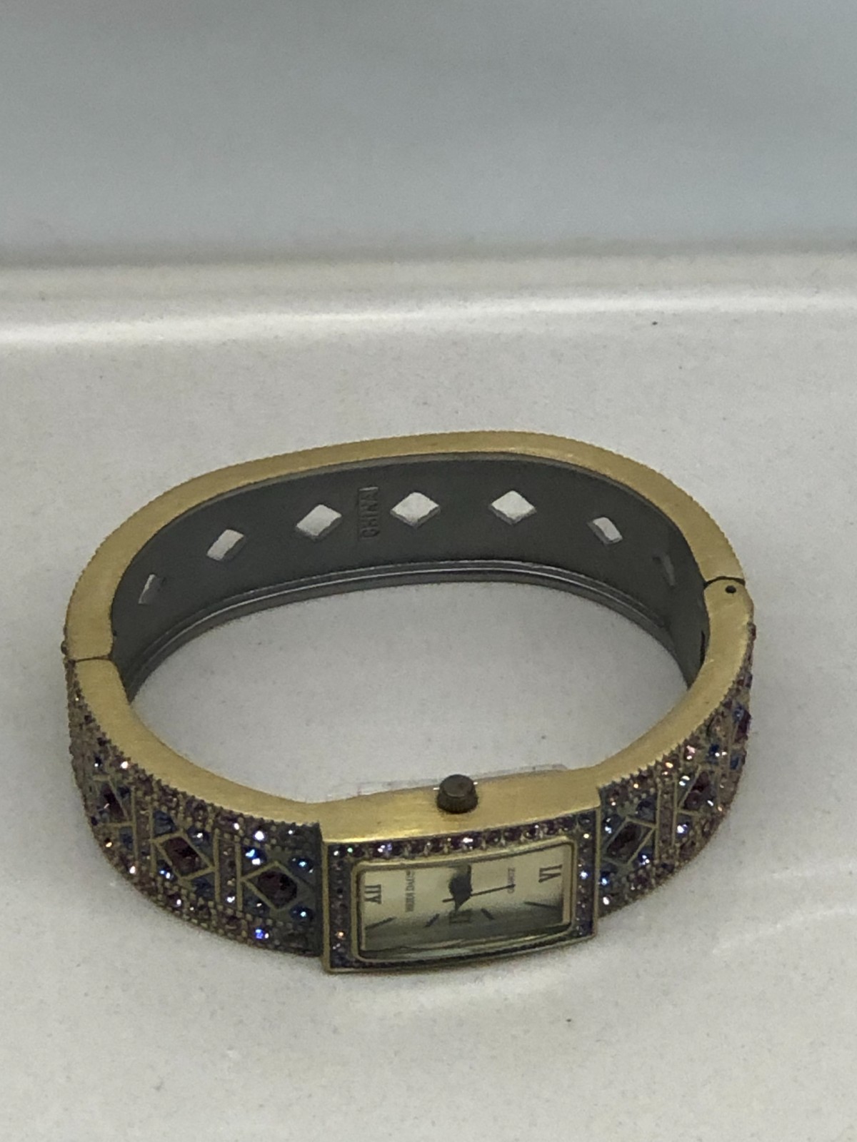 VNTG Heidi Daus “Double Trouble” Swarovski Crystal Bangle Watch – Pristine NWOT