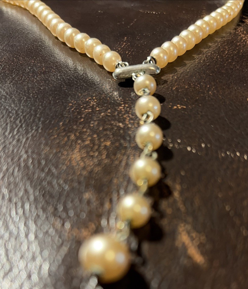 Long Vintage Champagne Faux Pearl Opera Necklace 21″ In Original Round Box