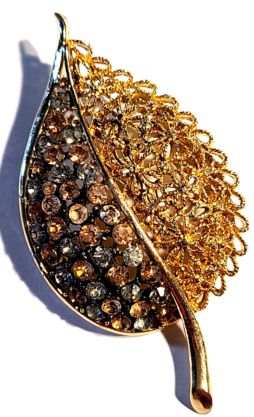 VINTAGE STUNNING MULTICOLOR CRYSTAL FILIGREE LEAF SIGNED KARU ARKEPIN BROOCH