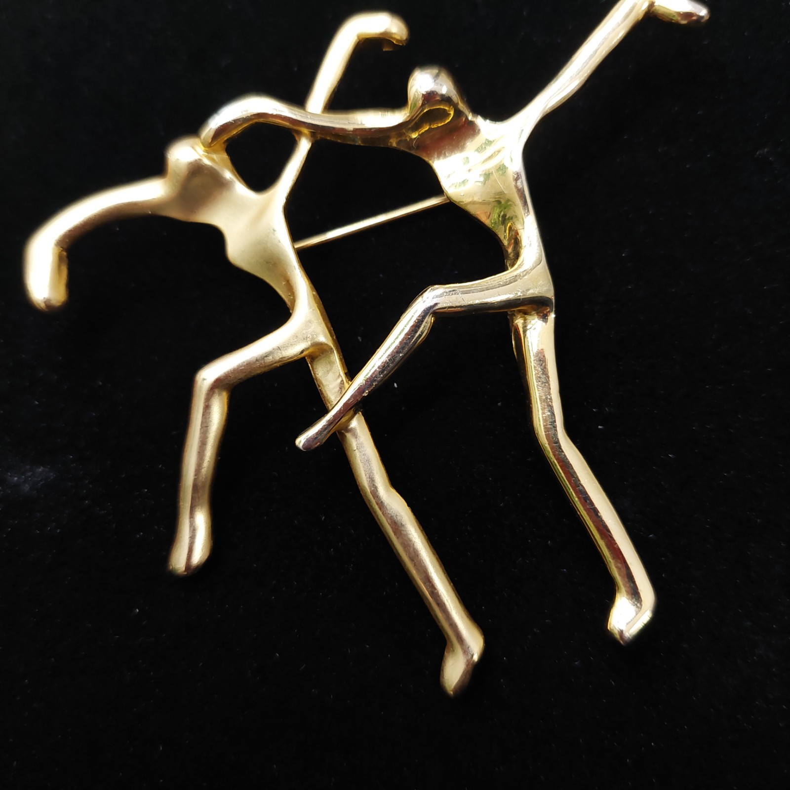 Modern Abstract Dancers Brooch Gold Tone Matte Shiny Finish Contemporary Art Pin