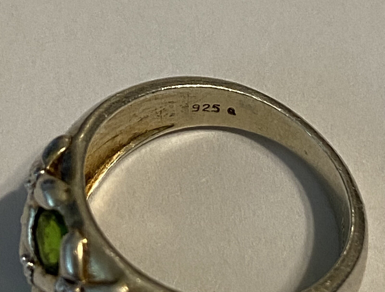 Vintage 925 Sterling Silver Ring Size 7 1/2 Green Crystals INDIA 925 6 gr