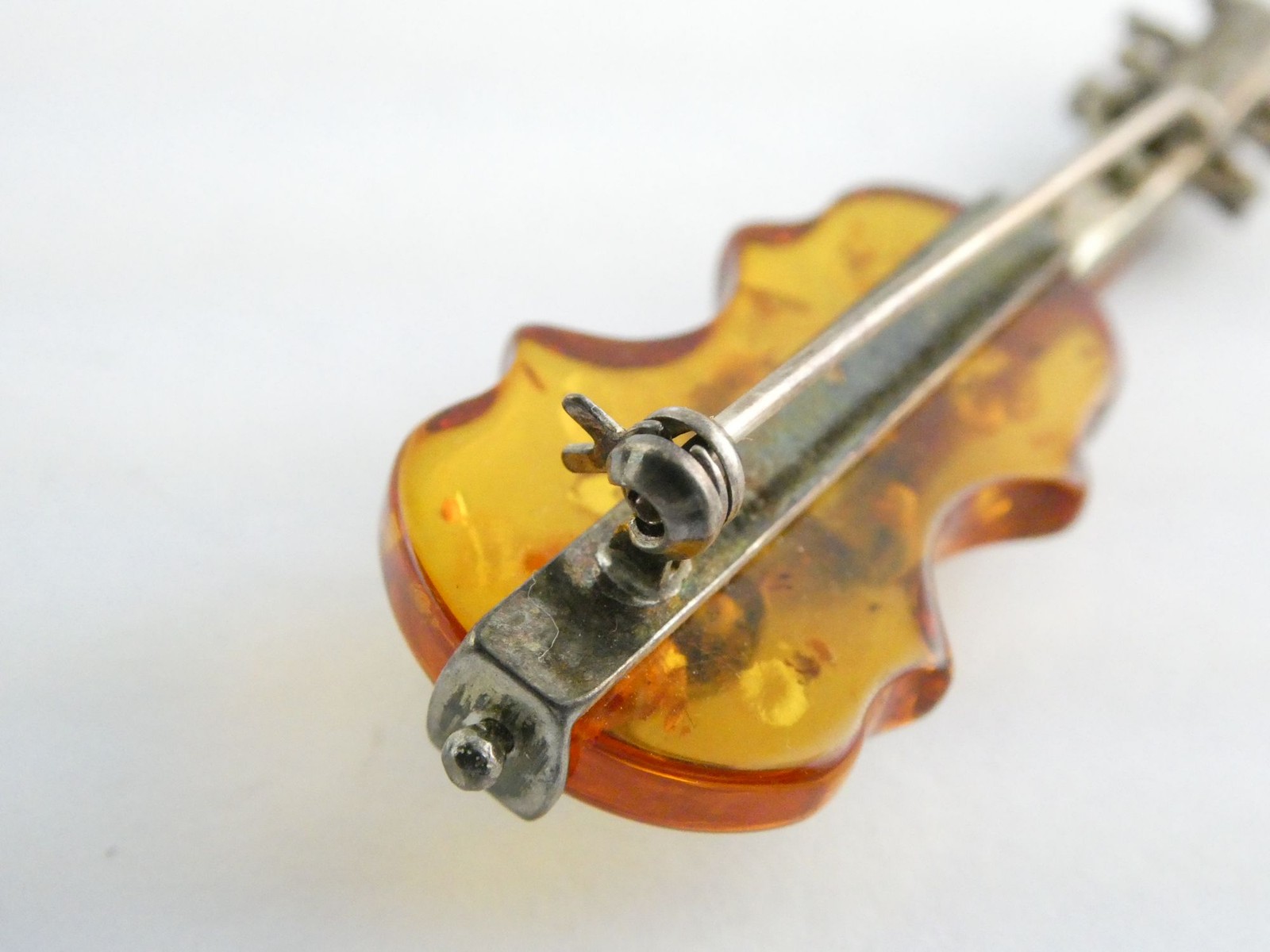 Vintage Polish Sterling Silver Carved Baltic Amber Violin Pin Brooch 6.4g 55mm