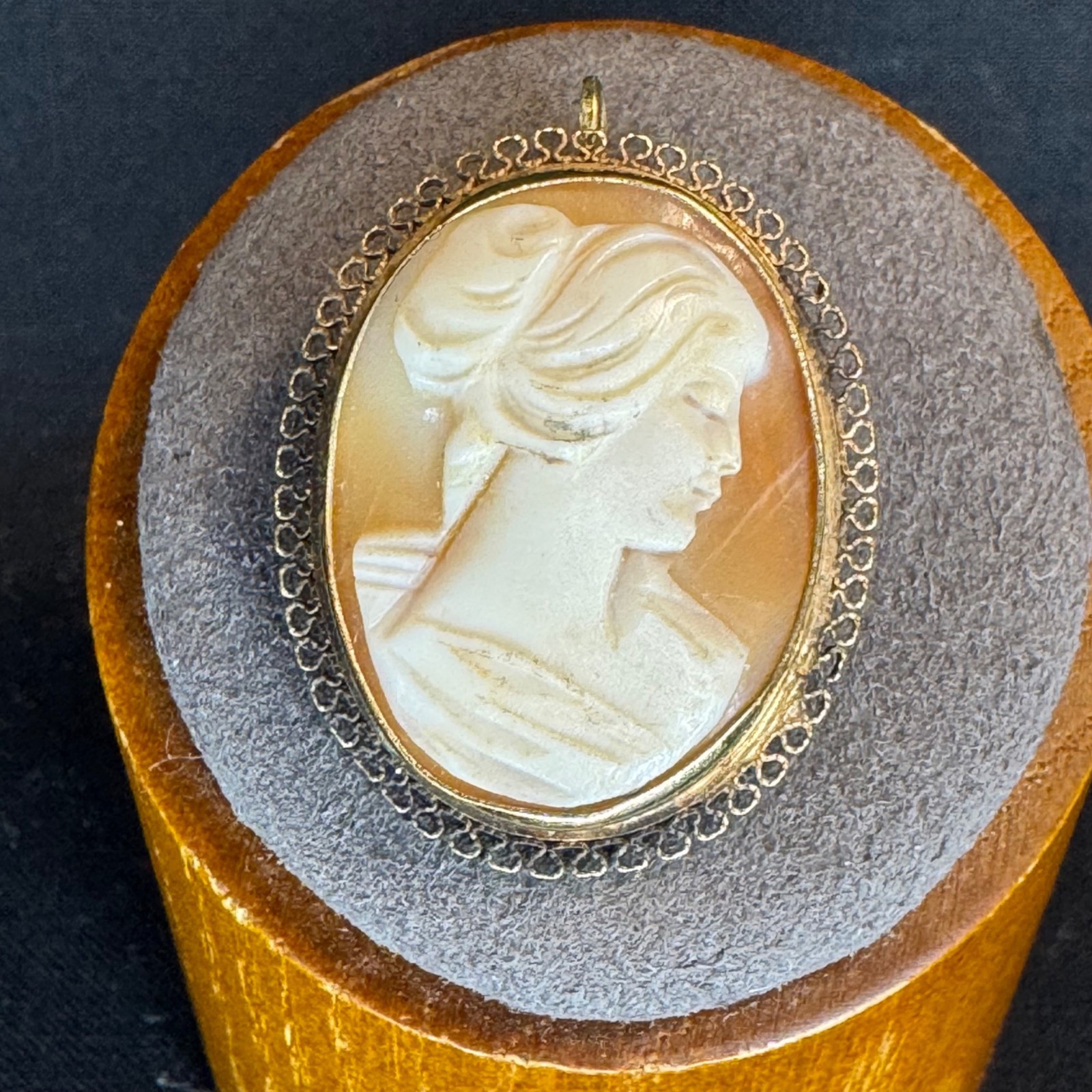 Victorian Cameo Lace Border Pendant Brooch A&Z 1/20th 12K Gold Filled 1.25″