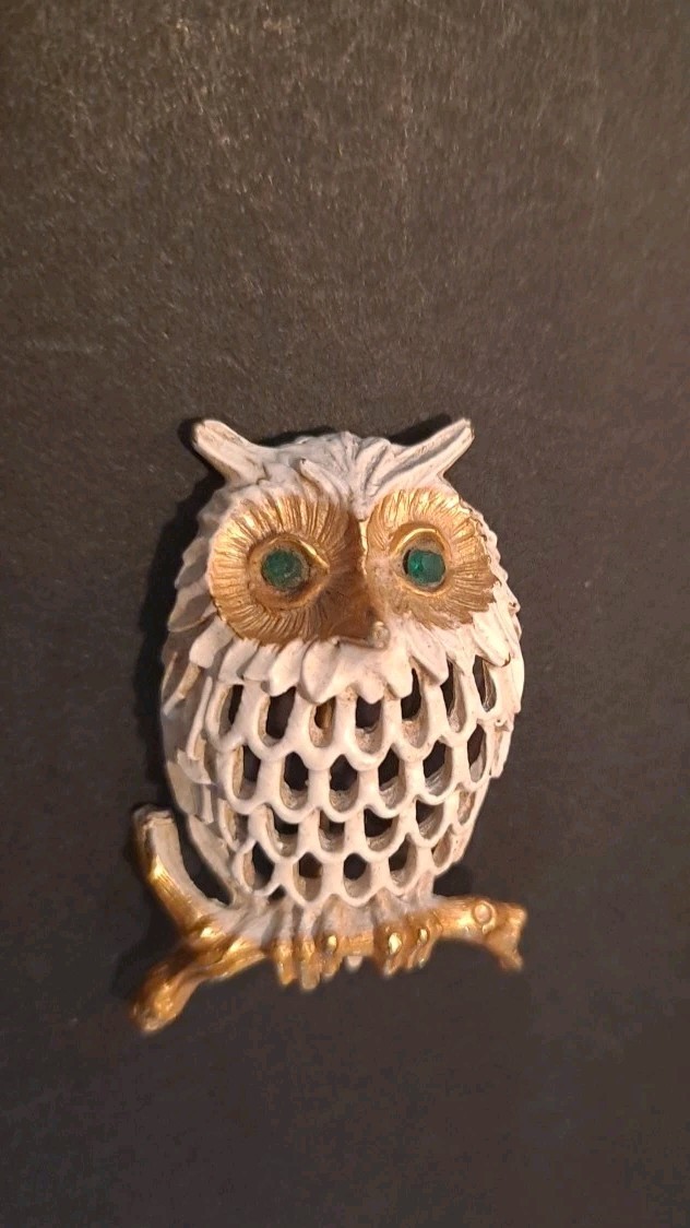 Vtg Napier Brooch Gold Tone White Enamel Green Rhinestone Eye Owl Brooch Signed
