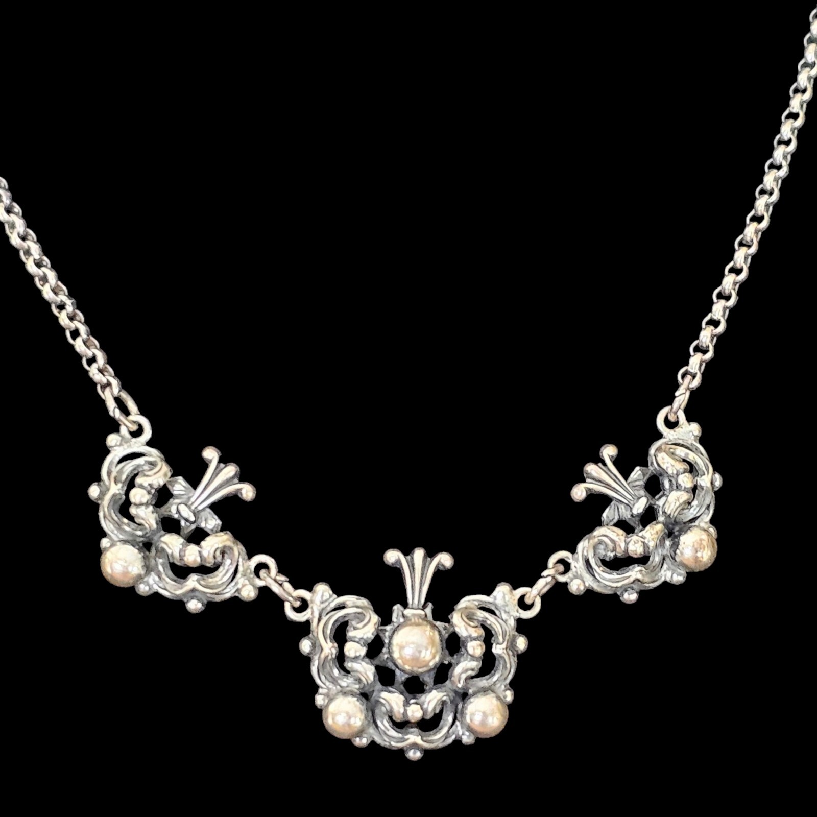 Vintage Mid-Century MN 835 Silver Traditional Floral Design 3D Necklace
