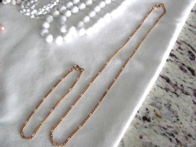 LOT OF 17 PIECES OF VINTAGE COSTUME JEWELRY NECKLACES & BRACELETS ALL WEARABLE
