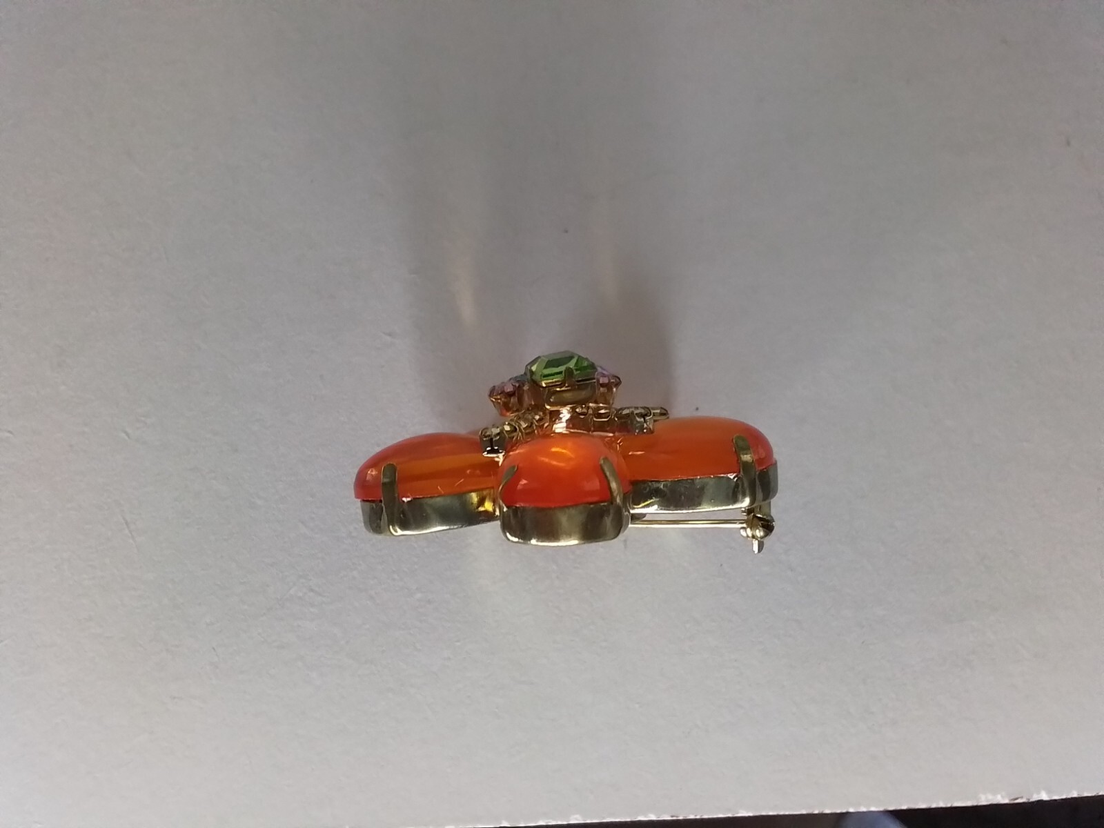 AMBER CABOCHON PASTEL RINESTONE BROOCH GLOWS UNDER BLACKLIGHT