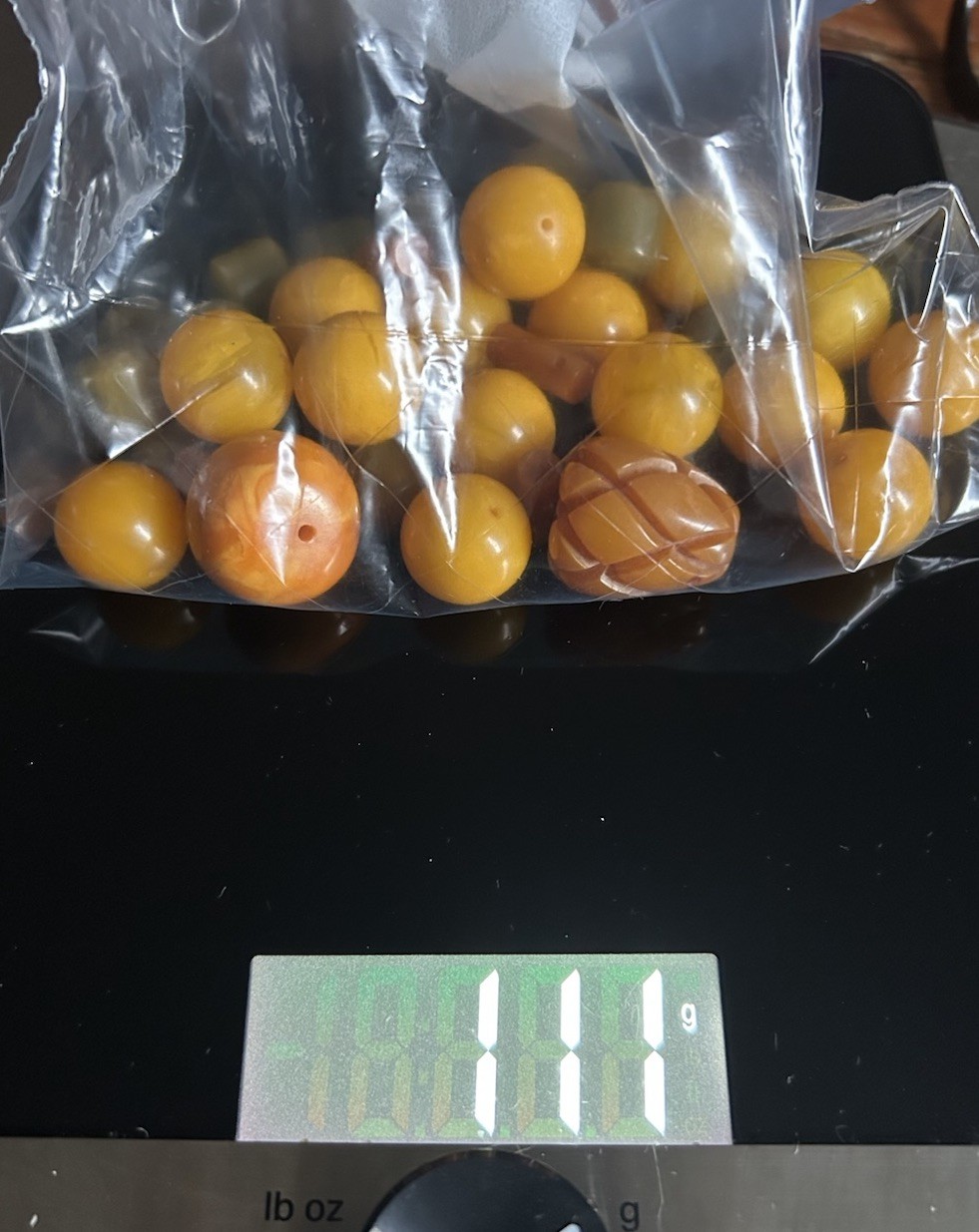 Vintage Bakelite Bead Lot Carved Pineapple Butterscotch Spinach Green 106 Grams