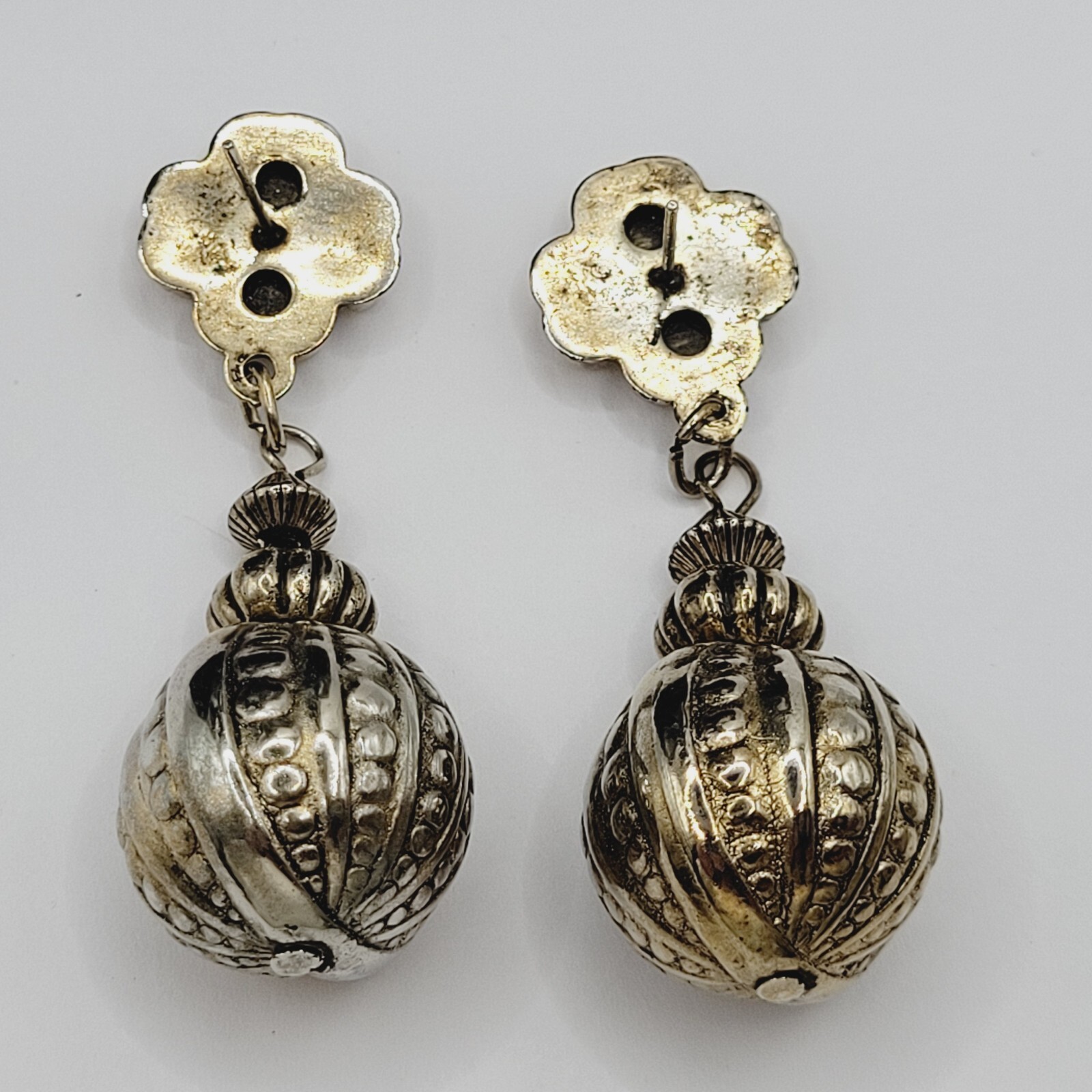 Four Leaf Clover Ornament Ball Drop Dangle Silver Tone Vintage Pierced Earrings