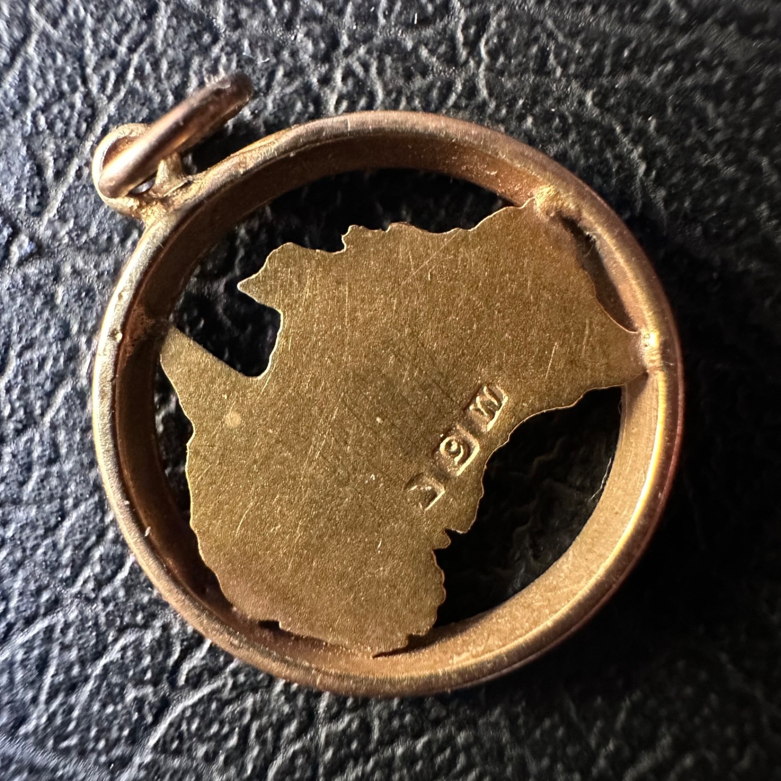 Antique early 1900’s hallmarked map of Australia 9ct 9 karat gold pendant charm