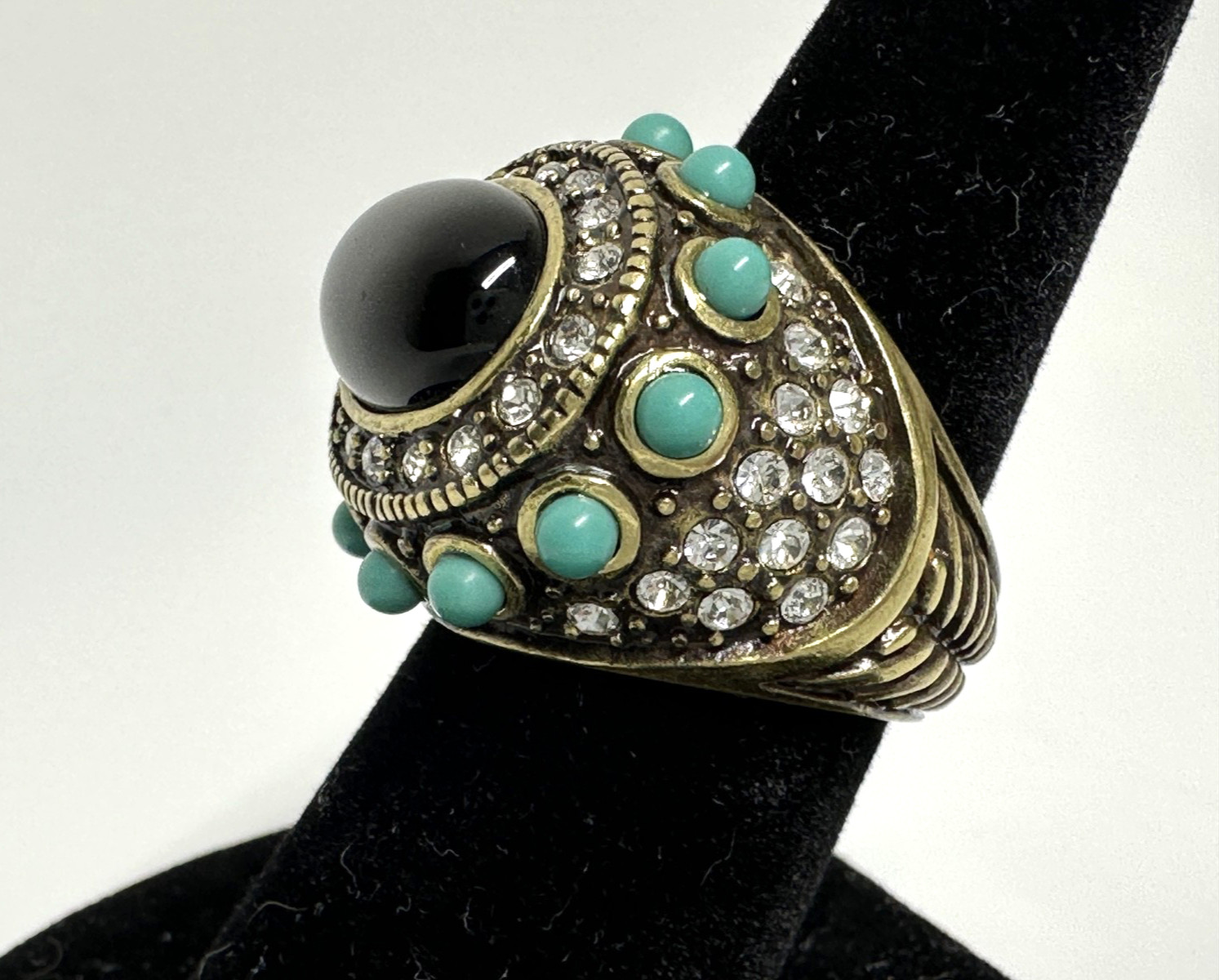 VINTAGE HEIDI DAUS BLACK, RHINESTONE, LIGHT BLUE ACCENTED SIZE 7.5 RING N223