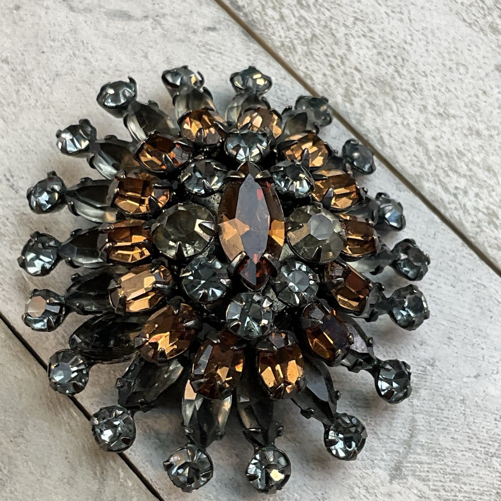 Schreiner Vintage Layered Smokey Gray Topaz Rhinestone Dome Brooch Pin READ