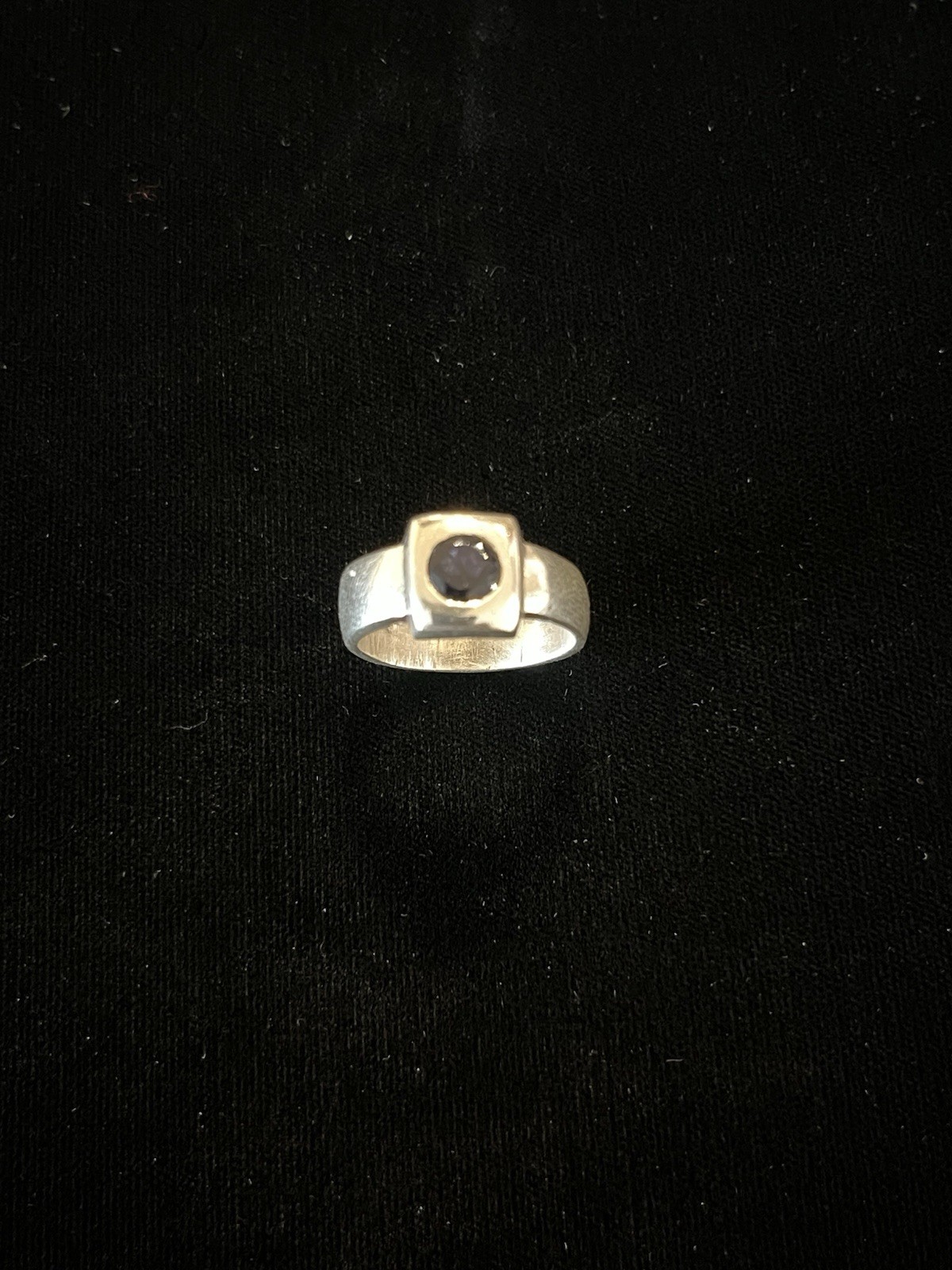 Vintage Sterling Silver 925 Purple sapphire Ring Size 7